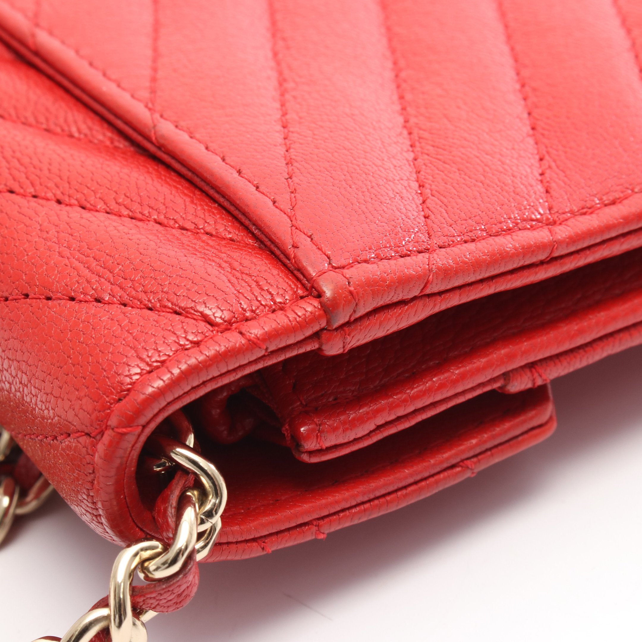 シャネル CHANEL シェブロン Vステッチ チェーン ウォレット 長財布 レザー レッド シルバー 金具  VLP 90208365 シェブロン Vステッチ チェーンウォレット レザー レッド ゴールド金具