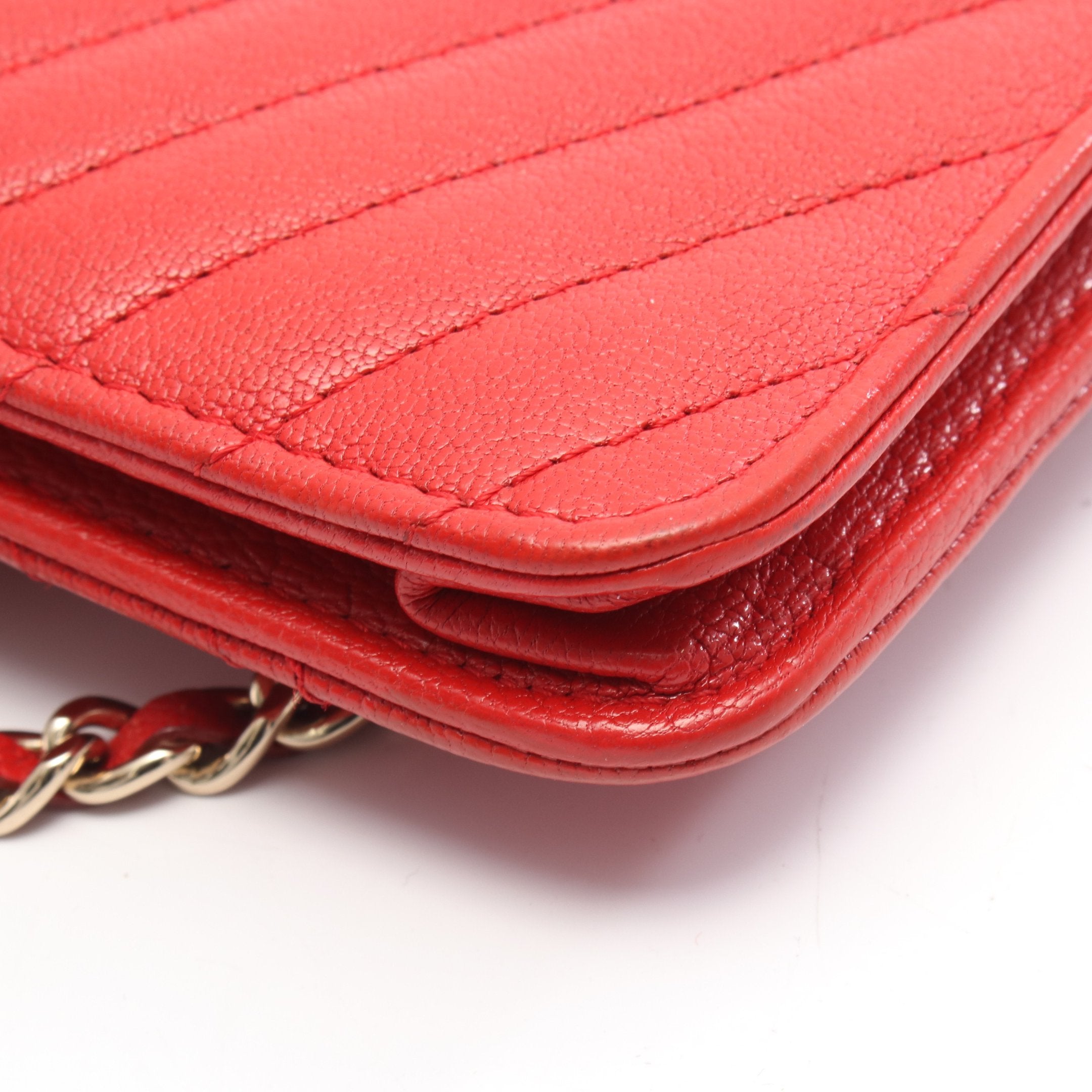 シェブロン Vステッチ チェーンウォレット レザー レッド ゴールド金具