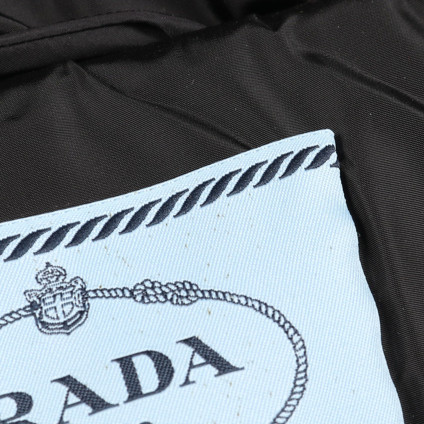 トライアングルロゴ ダウンジャケット 総柄 ナイロン ホワイト ブラック レッド フード付き プラダ アウター PRADA