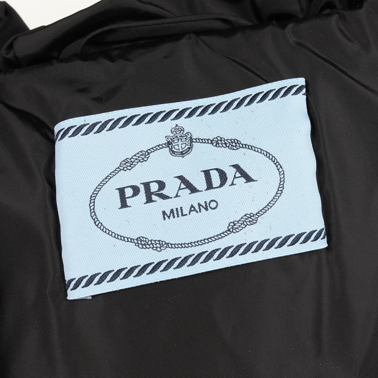 トライアングルロゴ ダウンジャケット 総柄 ナイロン ホワイト ブラック レッド フード付き プラダ アウター PRADA
