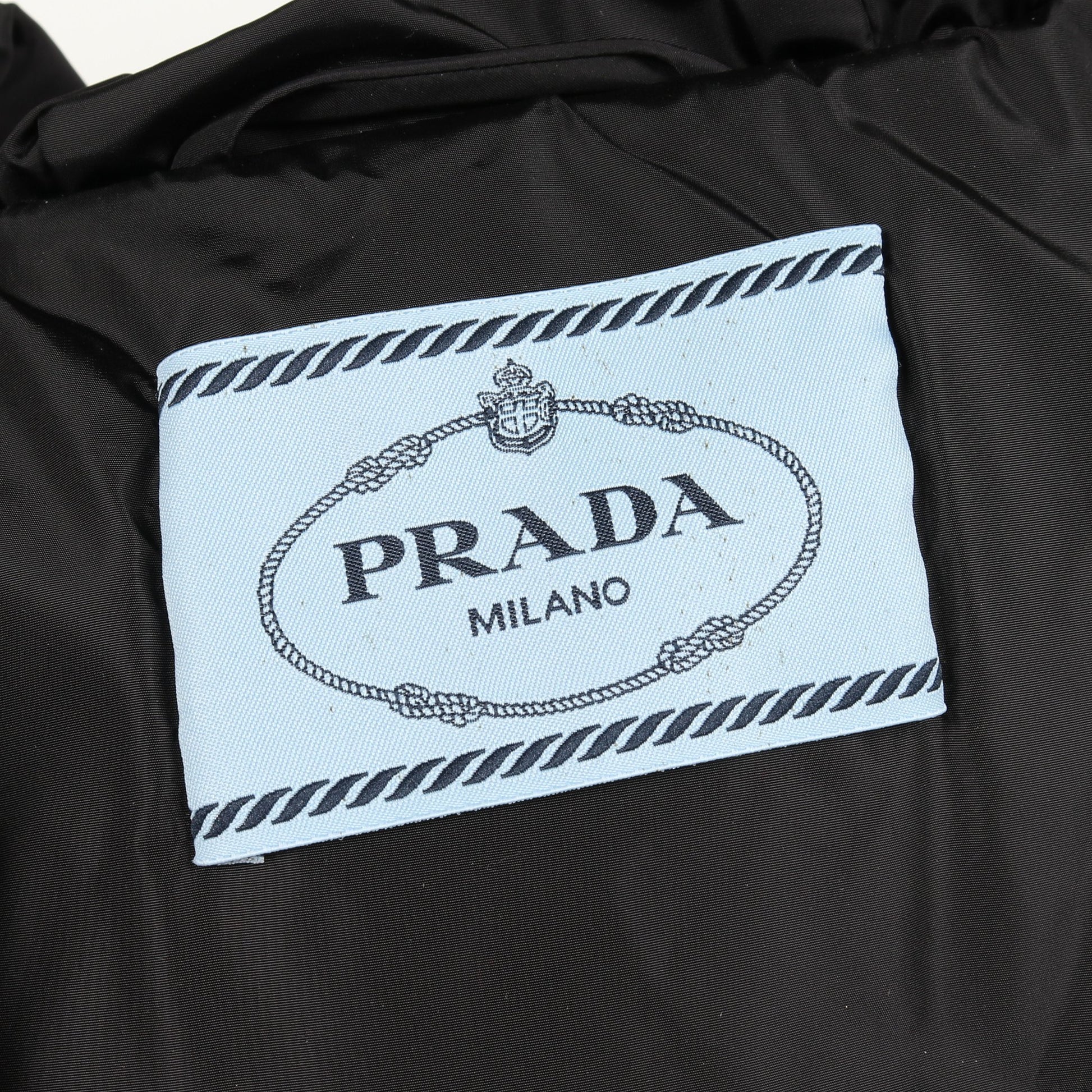 トライアングルロゴ ダウンジャケット 総柄 ナイロン ホワイト ブラック レッド フード付き プラダ アウター PRADA