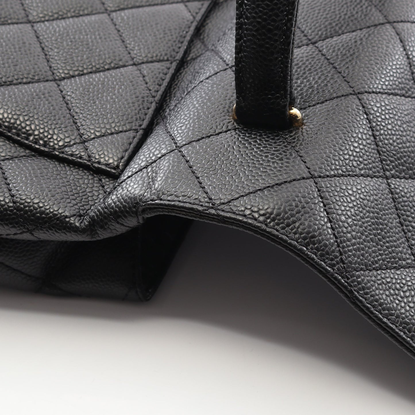 マトラッセ ハンドバッグ キャビアスキン ブラック ゴールド金具 シャネル バッグ CHANEL
