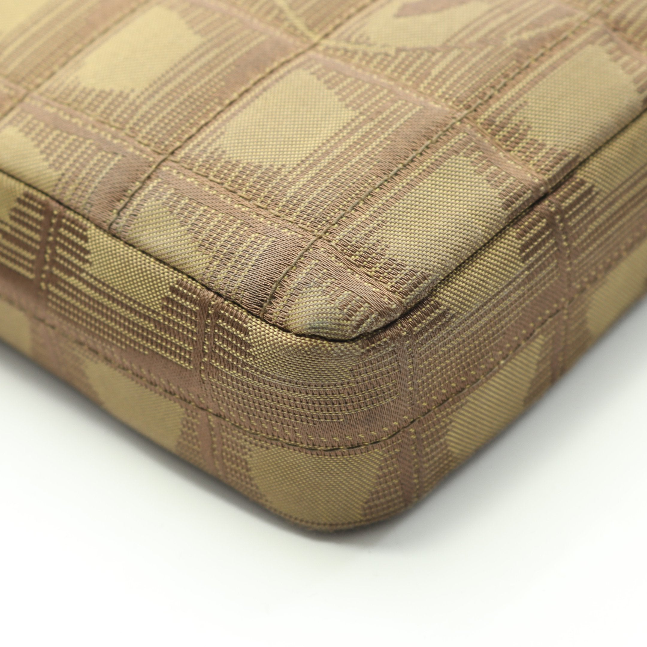 シャネル ニュートラベルライン チョコバー ナイロン チェーンショルダーバッグ シャネル ニュートラベルライン チョコバー ナイロン チェーン