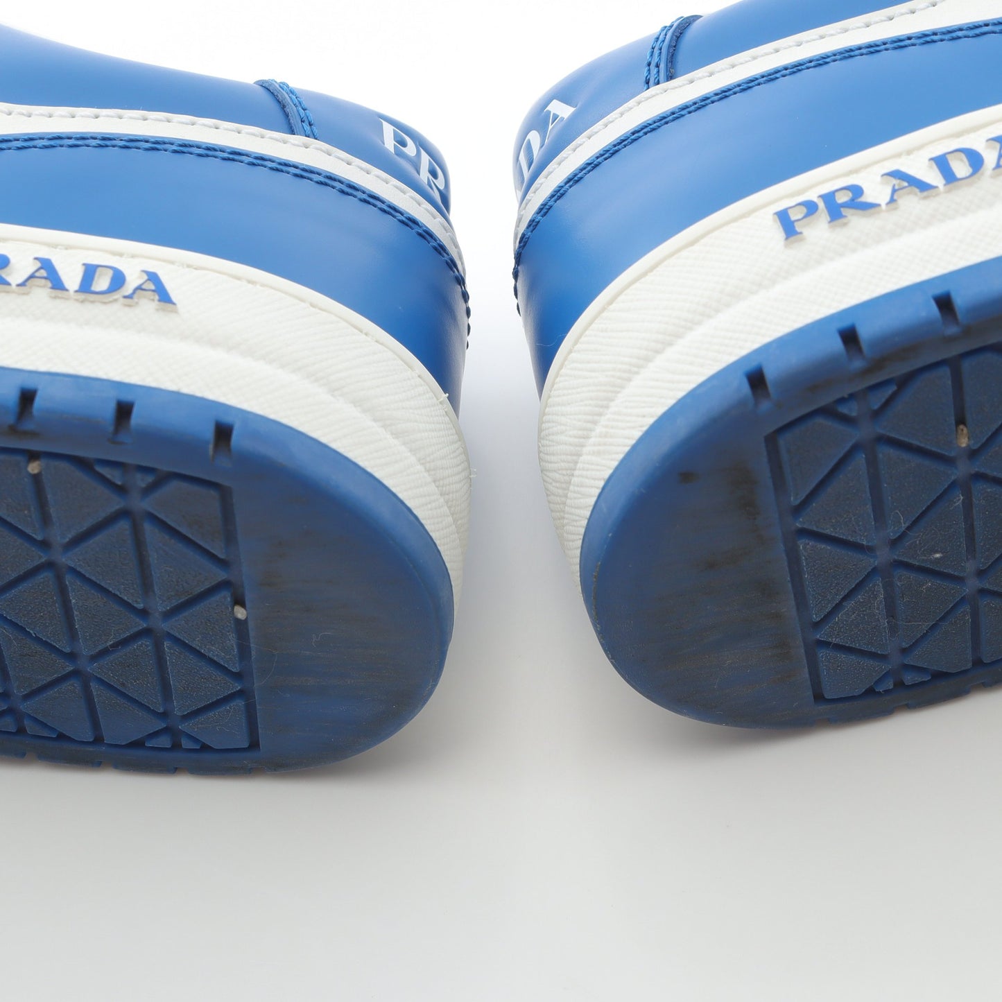 ダウンタウン スニーカー レザー ホワイト ブルー プラダ シューズ PRADA