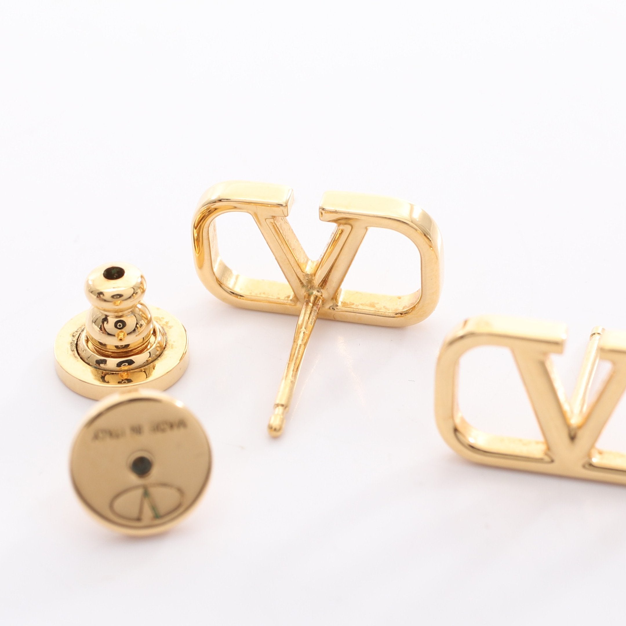 Vロゴ シグネチャー ピアス GP ゴールド ヴァレンティノガラヴァーニ