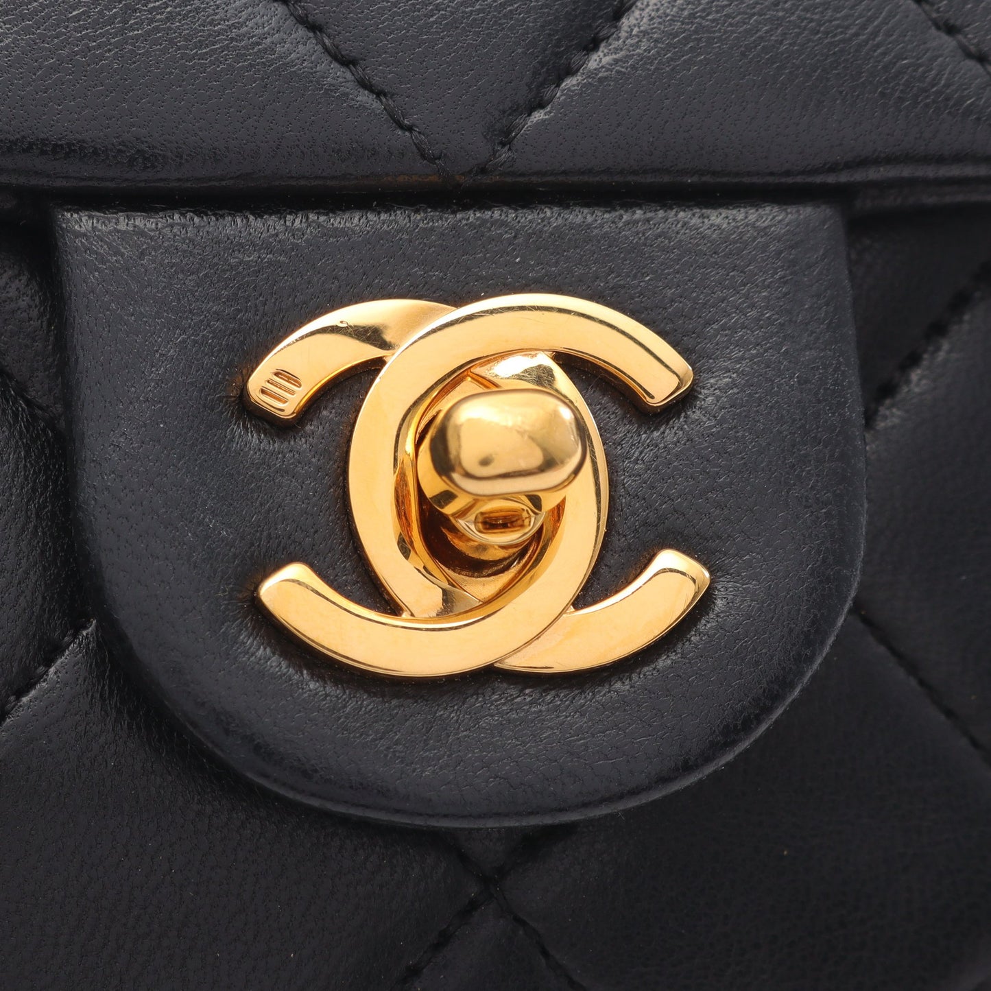 ミニマトラッセ20 チェーンショルダーバッグ ラムスキン ブラック ゴールド金具 シャネル バッグ CHANEL
