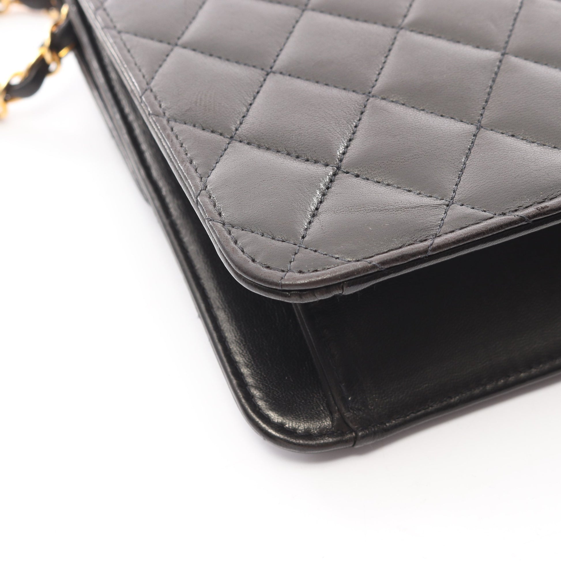 マトラッセ チェーンショルダーバッグ ラムスキン ブラック ゴールド金具 プッシュロック シャネル バッグ CHANEL