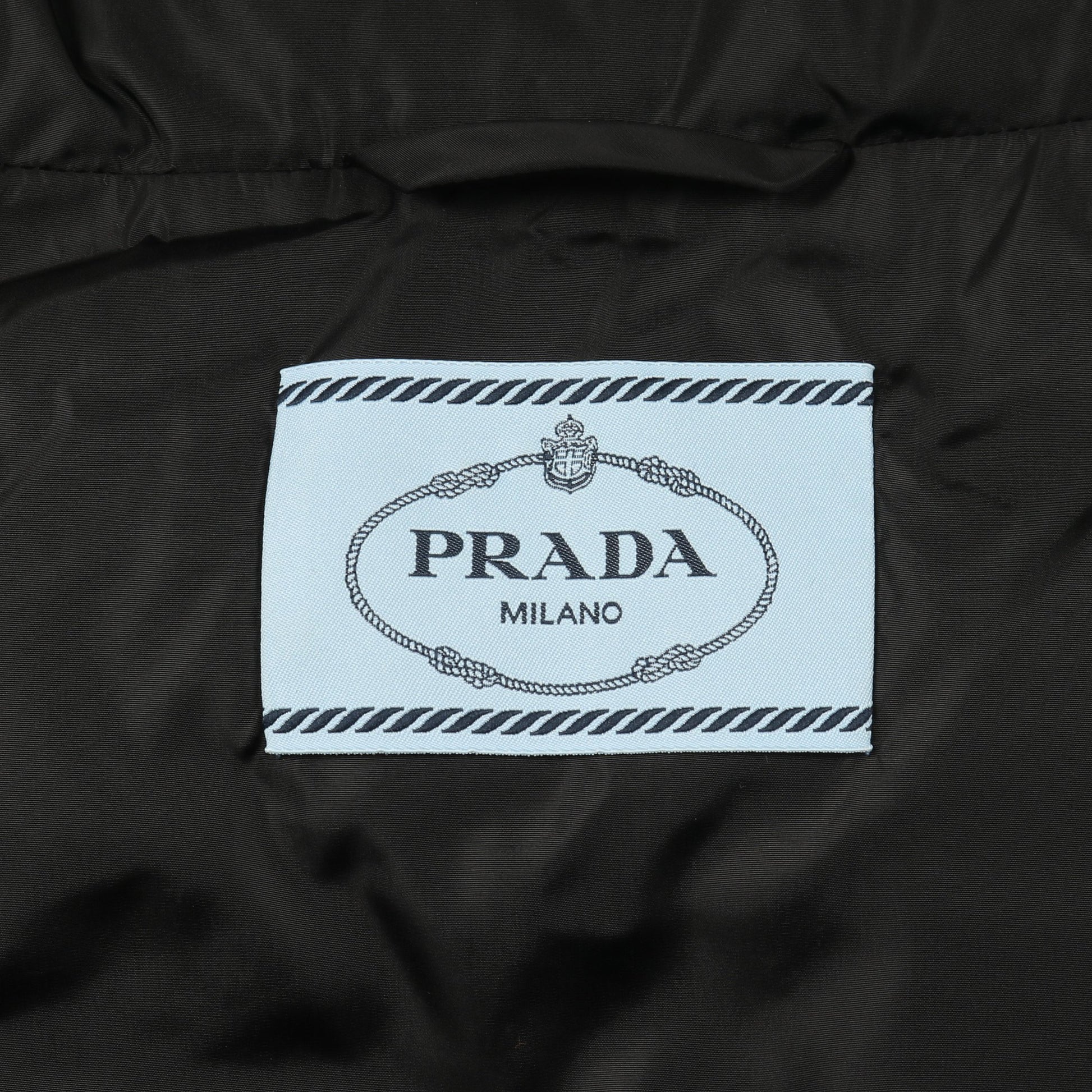 Re-Nylon ダウンジャケット ナイロン ブラック 三角プレート プラダ アウター PRADA