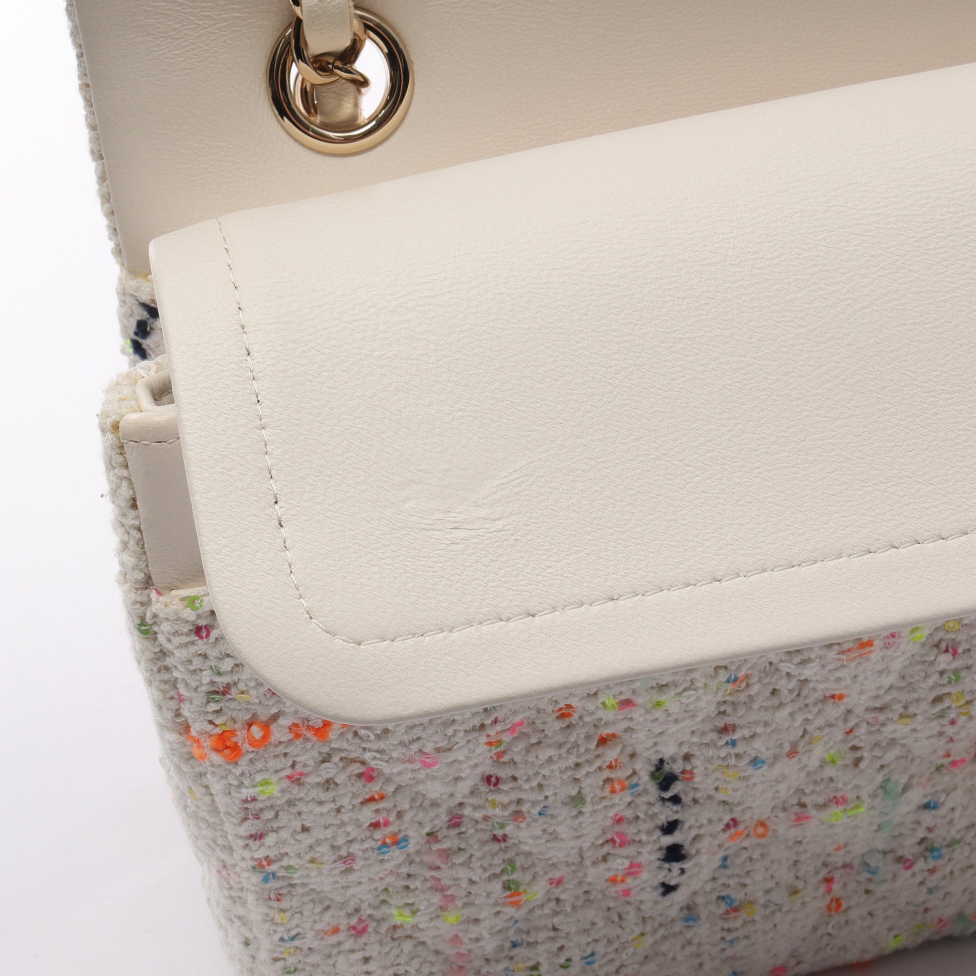 マトラッセ Wフラップ Wチェーンショルダーバッグ ツイード ホワイト マルチカラー ゴールド金具 シャネル バッグ CHANEL