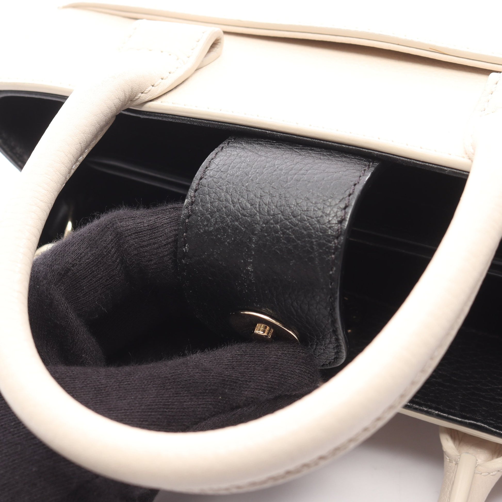 ショルダーバッグ ネオ エグゼクティブ トート スモール ハンドバッグ レザー オフホワイト ブラック シルバー金具 2WAY シャネル バッグ CHANEL