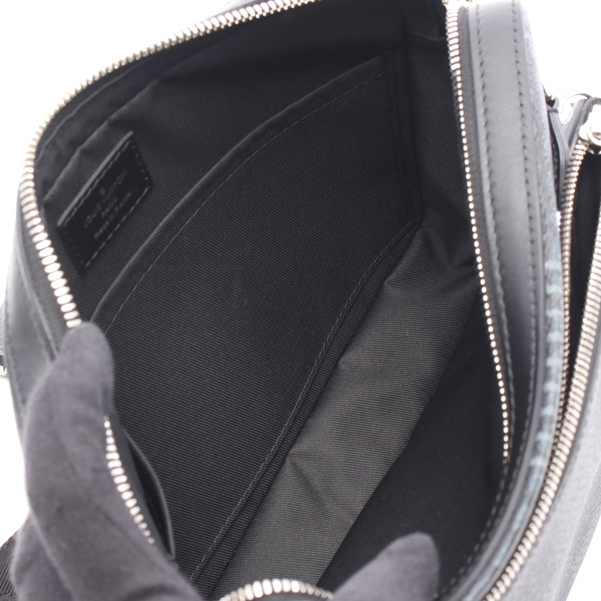 トリオ メッセンジャー ダミエグラフィット ショルダーバッグ PVC レザー ブラック ルイヴィトン バッグ LOUIS VUITTON