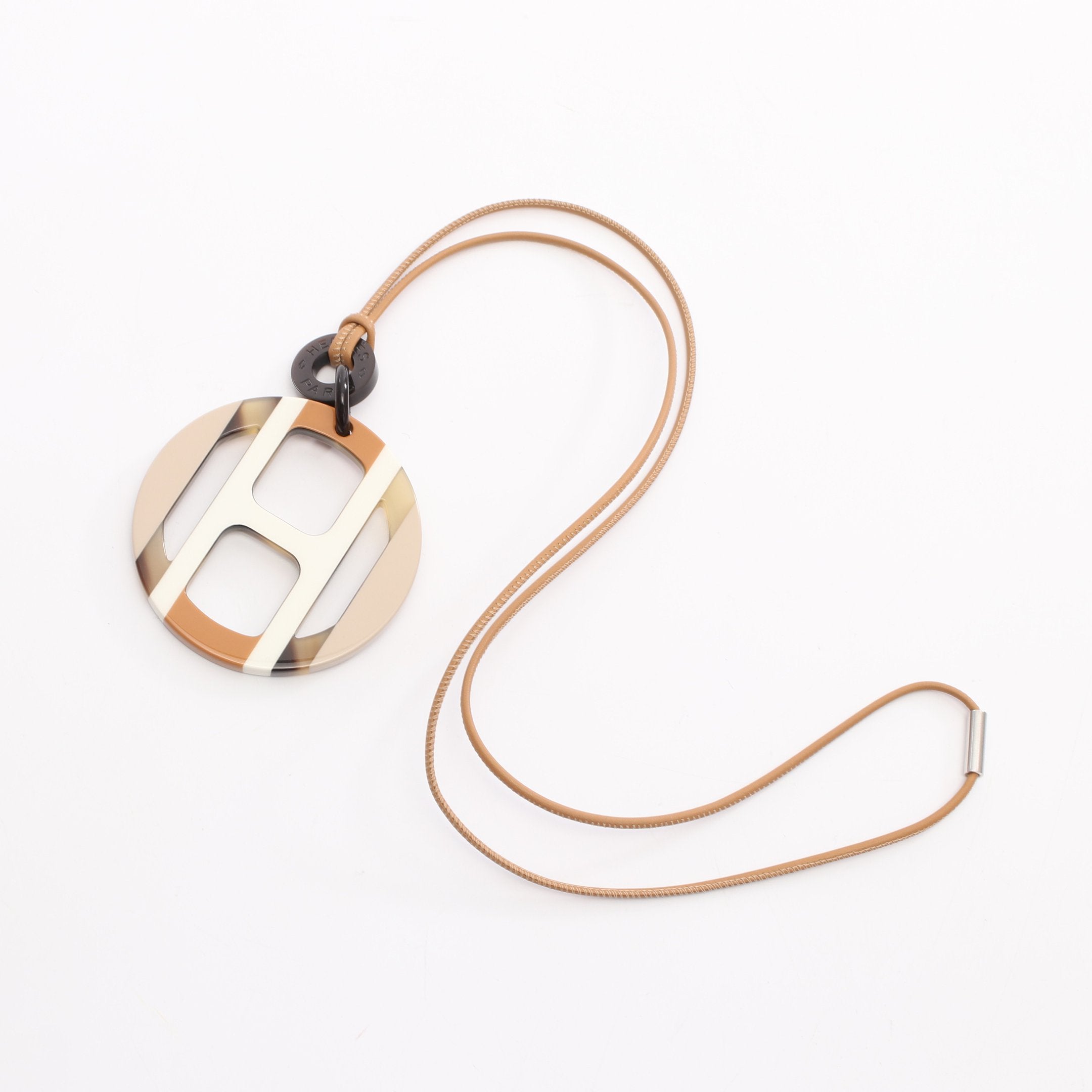 Hエキップ ネックレス バッファローホーン ラッカー ベージュ ライト