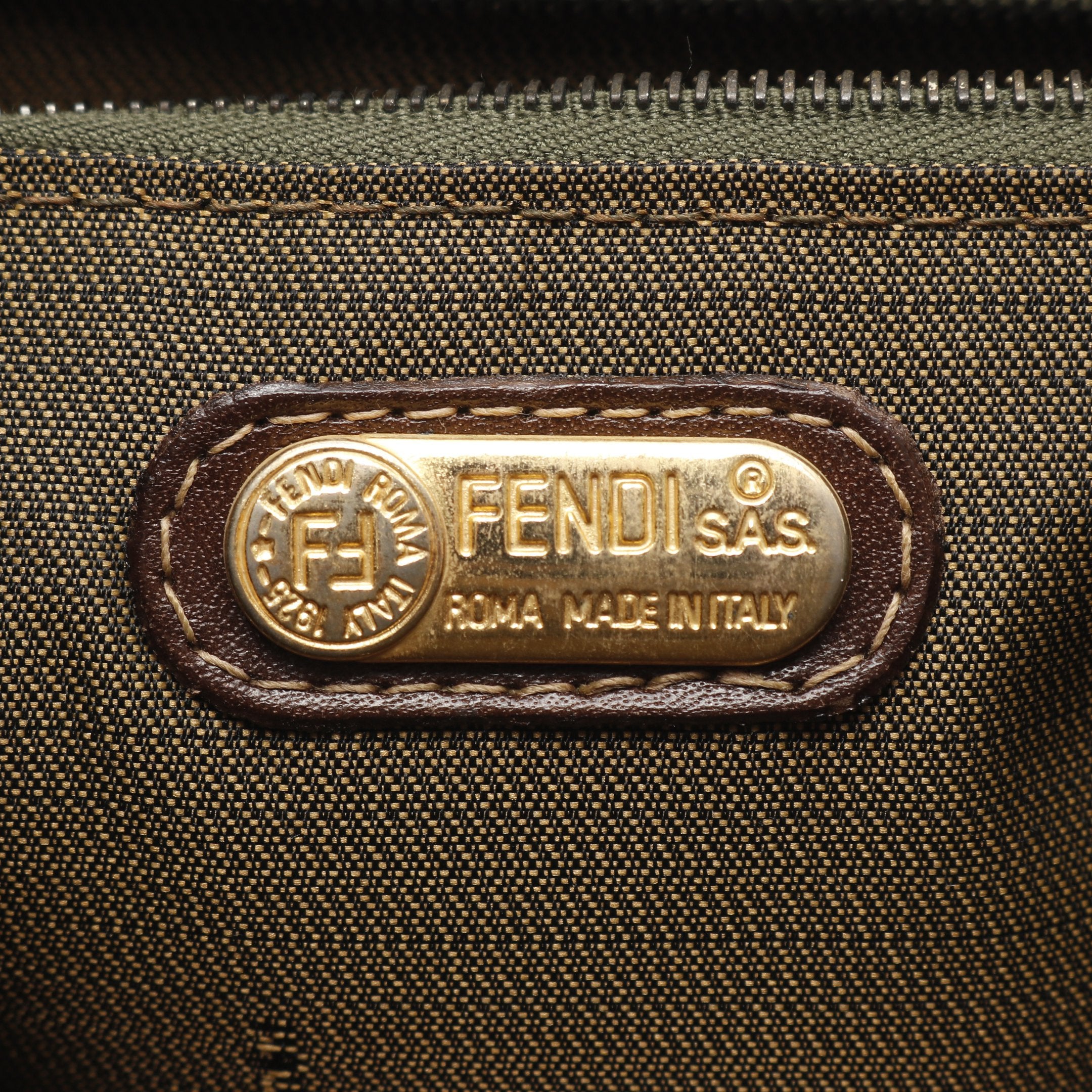 【極美品】FENDI バニティ ズッカ柄 FFロゴ キャンバス レザー ブラウン ✨FENDI フェンディ バニティバッグ ポーチ ズッカ柄 FFロゴ 本革 茶色