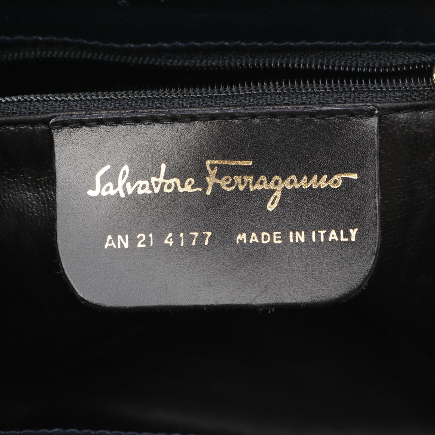 ヴァラリボン ショルダーバッグ レザー ダークネイビー サルヴァトーレフェラガモ バッグ Salvatore Ferragamo