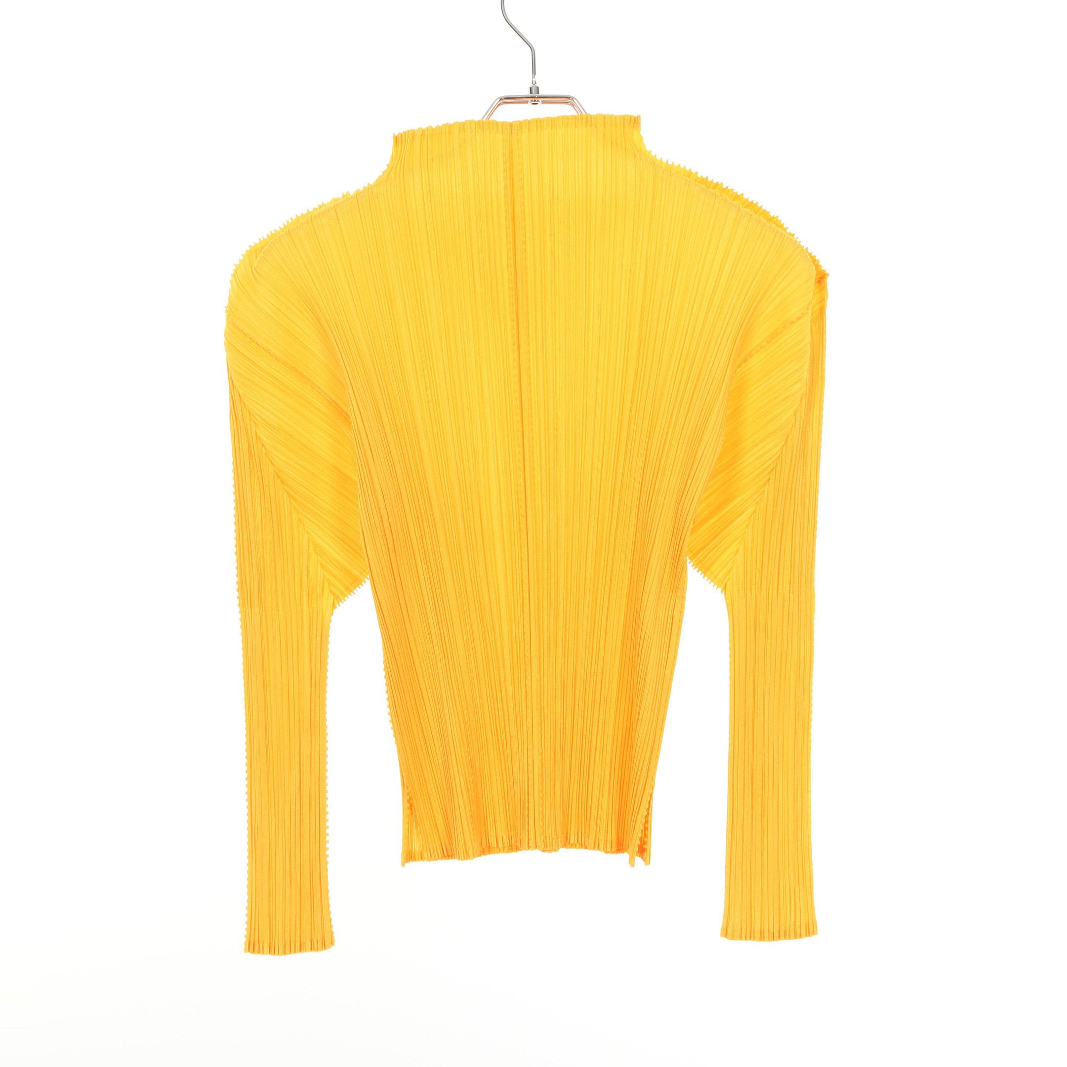 美品✨ISSEY MIYAKE ハイネック プリーツカットソー 長袖 イエロー プリーツ カットソー ハイネック 長袖 イエロー プリーツプリーズ – RECLO