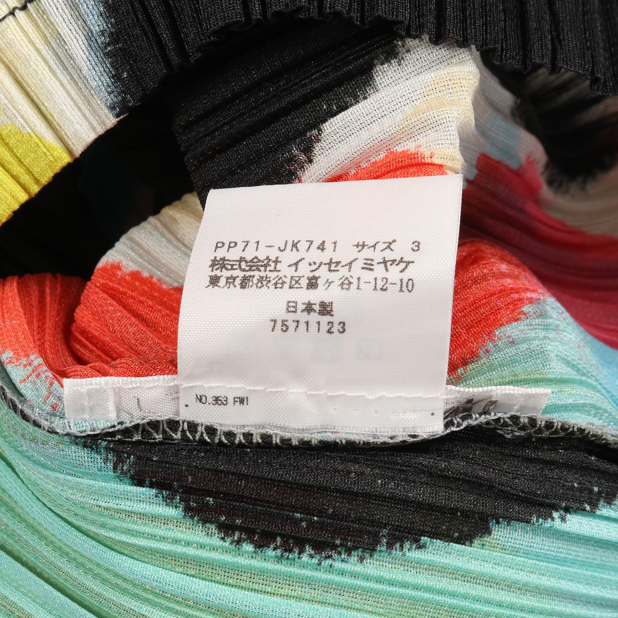 美品　近年モデル　プリーツプリーズ　長袖　カットソー　マルチカラー　サイズ3 プリーツプリーズ イッセイミヤケ 長袖カットソー マルチカラー サイズ3】