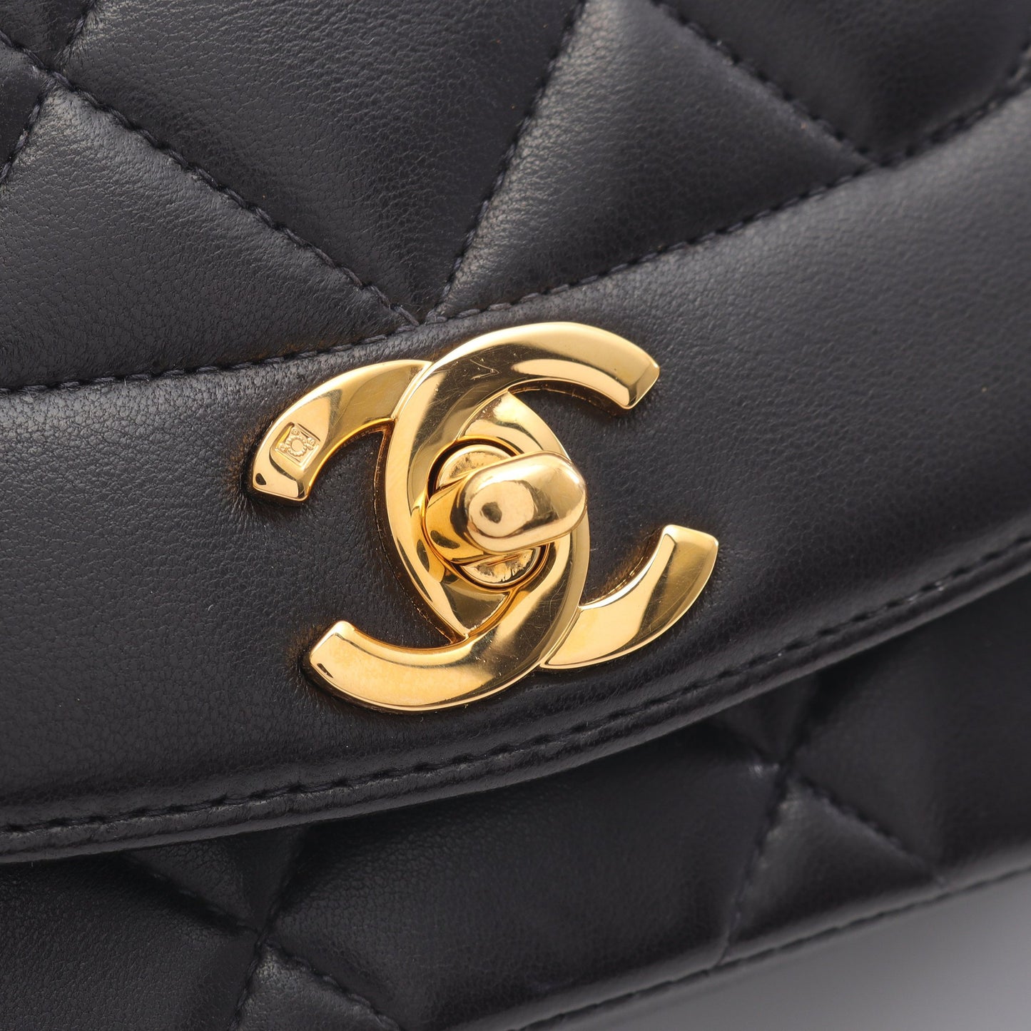 マトラッセ ダイアナフラップ チェーンショルダーバッグ ラムスキン ブラック ゴールド金具 シャネル バッグ CHANEL