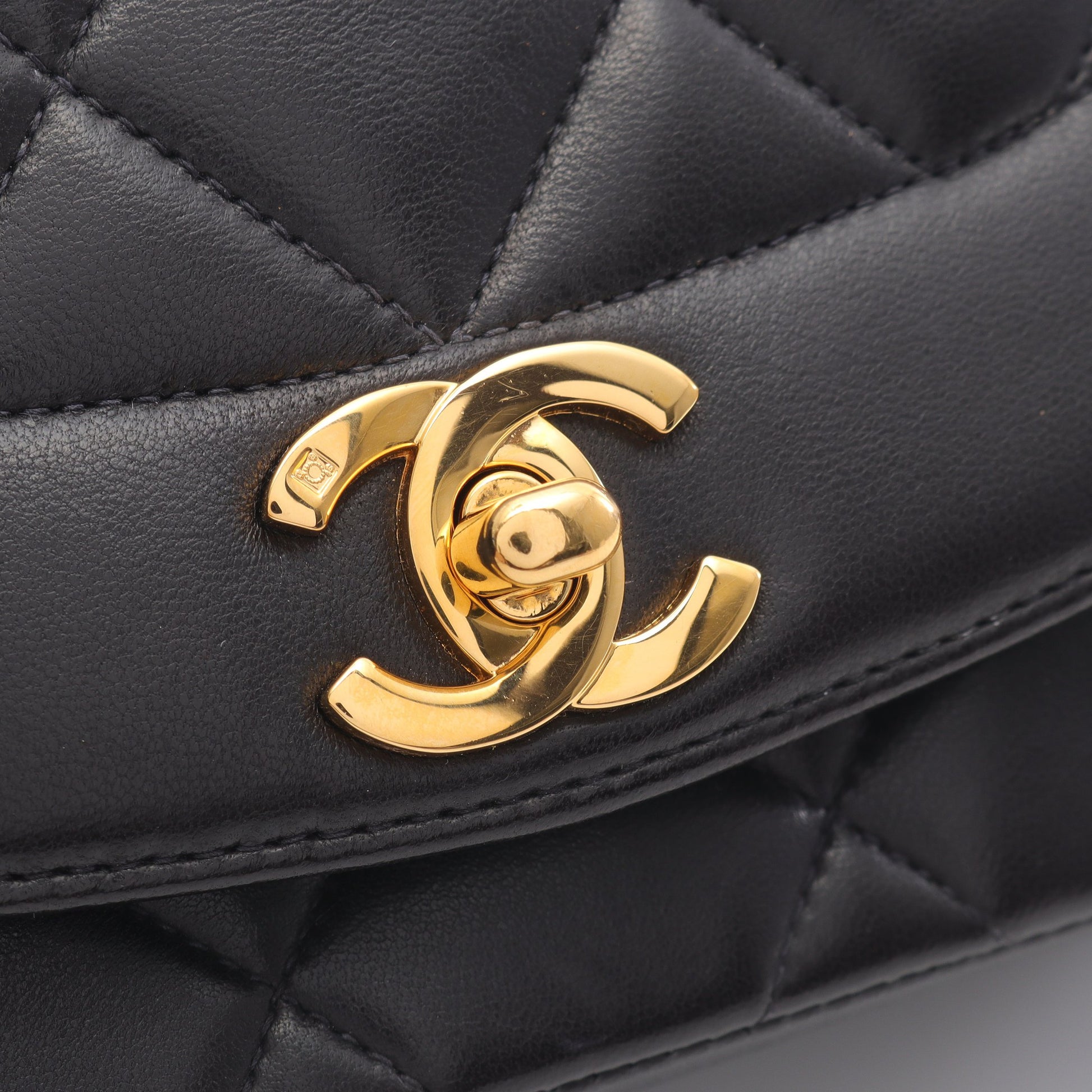 マトラッセ ダイアナフラップ チェーンショルダーバッグ ラムスキン ブラック ゴールド金具 シャネル バッグ CHANEL