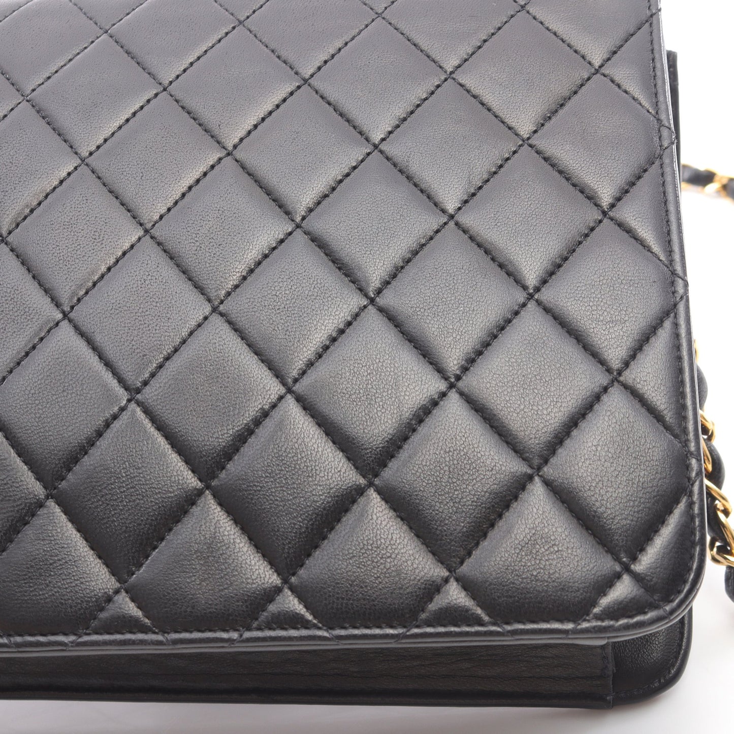 マトラッセ チェーンショルダーバッグ ラムスキン ブラック ゴールド金具 プッシュロック シャネル バッグ CHANEL