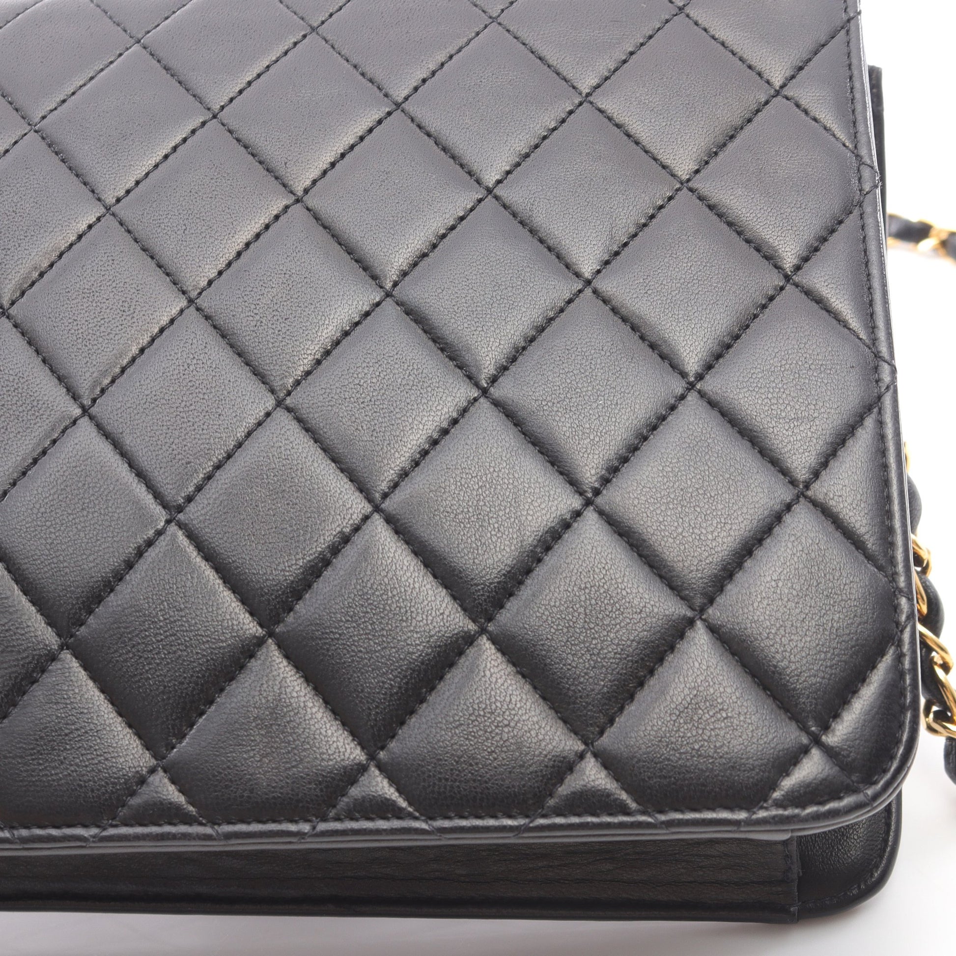 マトラッセ チェーンショルダーバッグ ラムスキン ブラック ゴールド金具 プッシュロック シャネル バッグ CHANEL