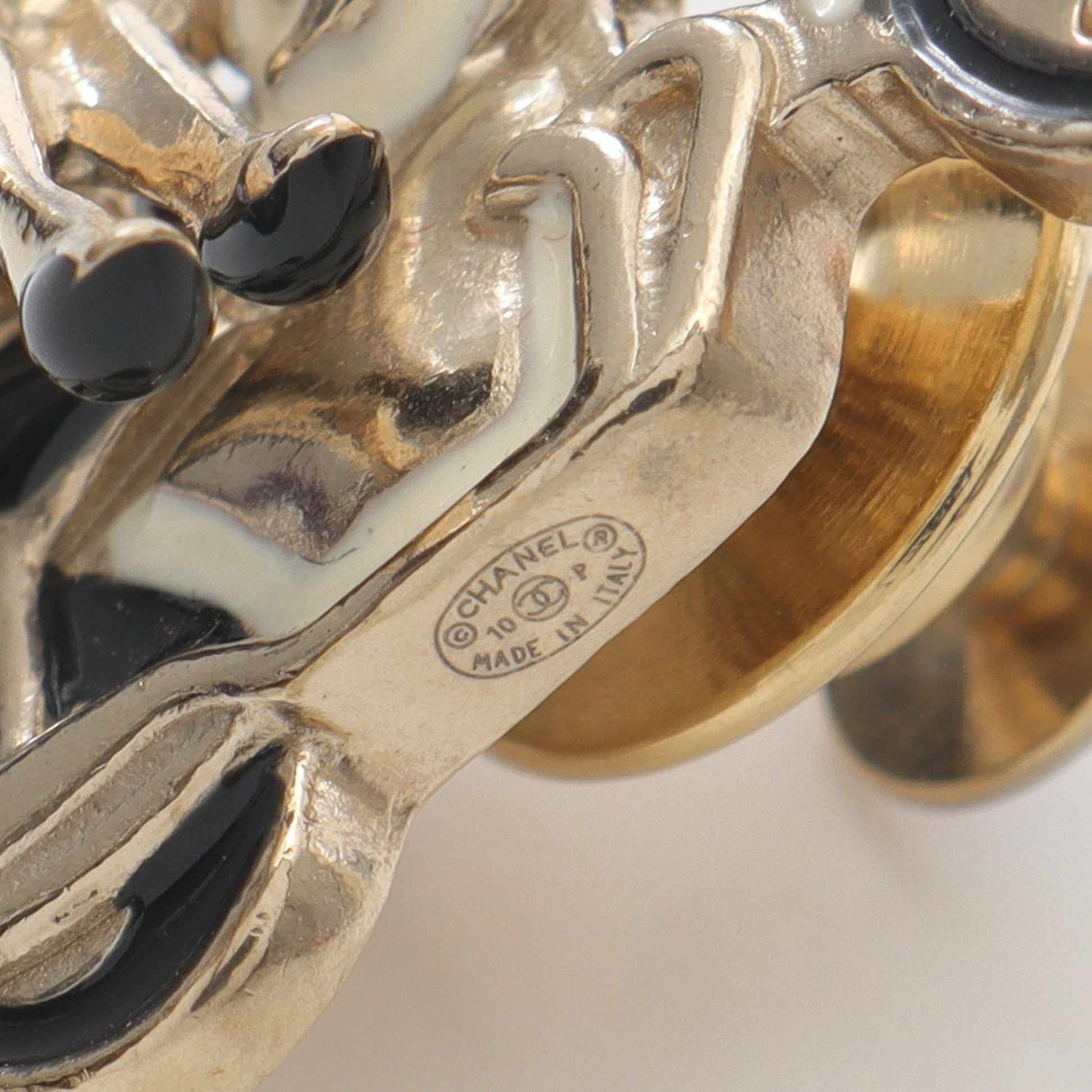 マドモアゼル ココマーク ブローチ GP ラインストーン ゴールド ブラック ホワイト バイクモチーフ 10P シャネル アクセサリー CHANEL