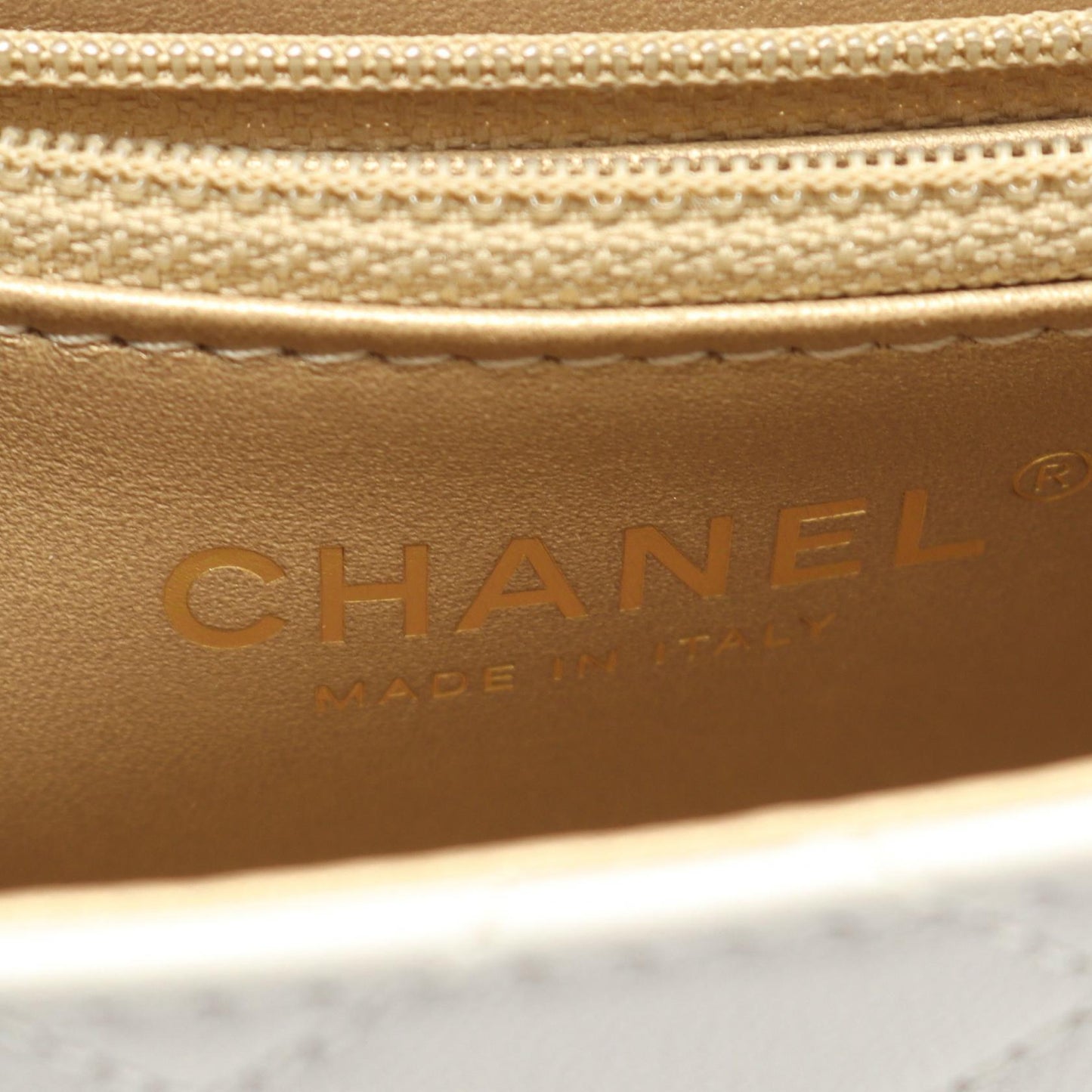 マトラッセ チェーンショルダーバッグ ラムスキン ホワイト ゴールド金具 シャネル バッグ CHANEL