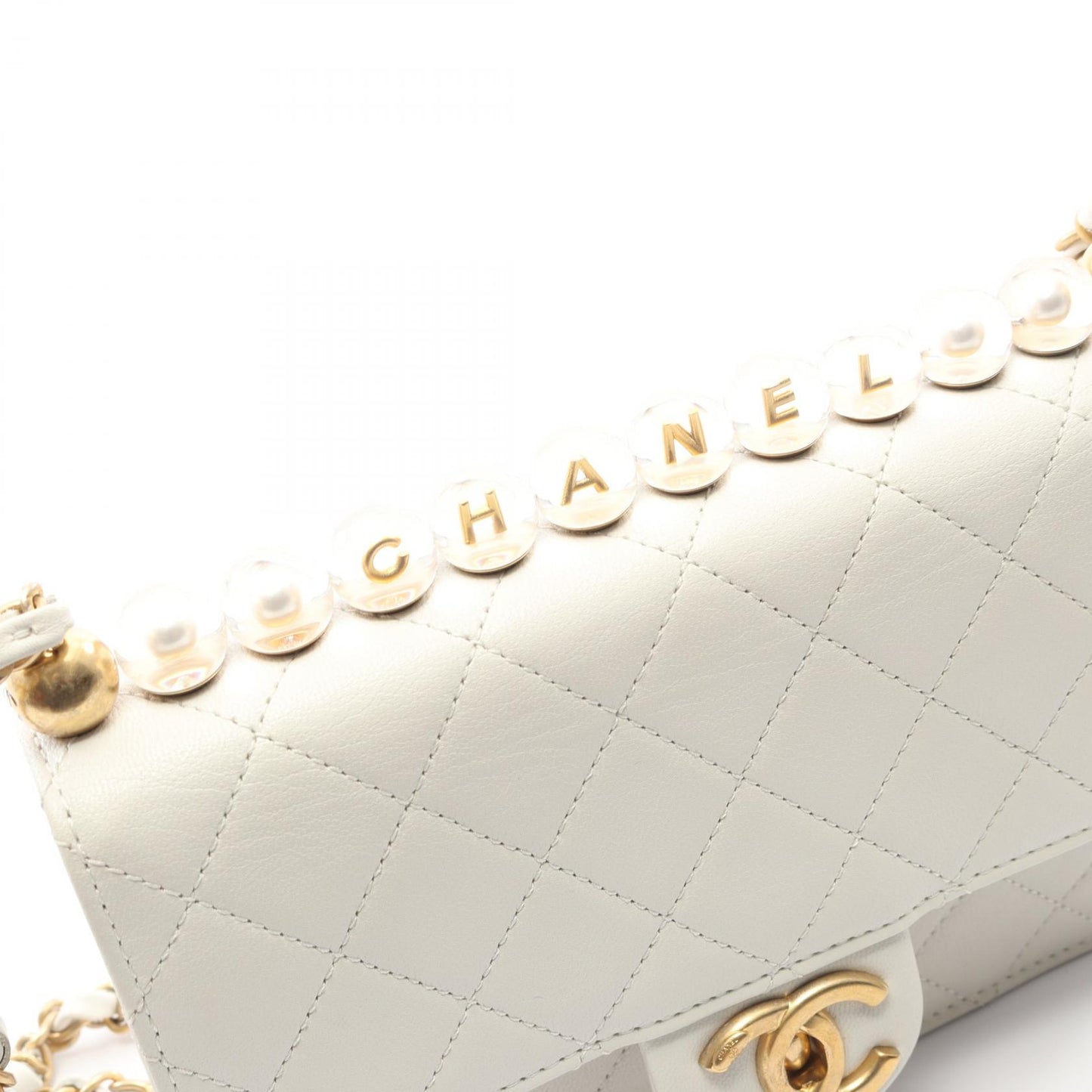 マトラッセ チェーンショルダーバッグ ラムスキン ホワイト ゴールド金具 シャネル バッグ CHANEL