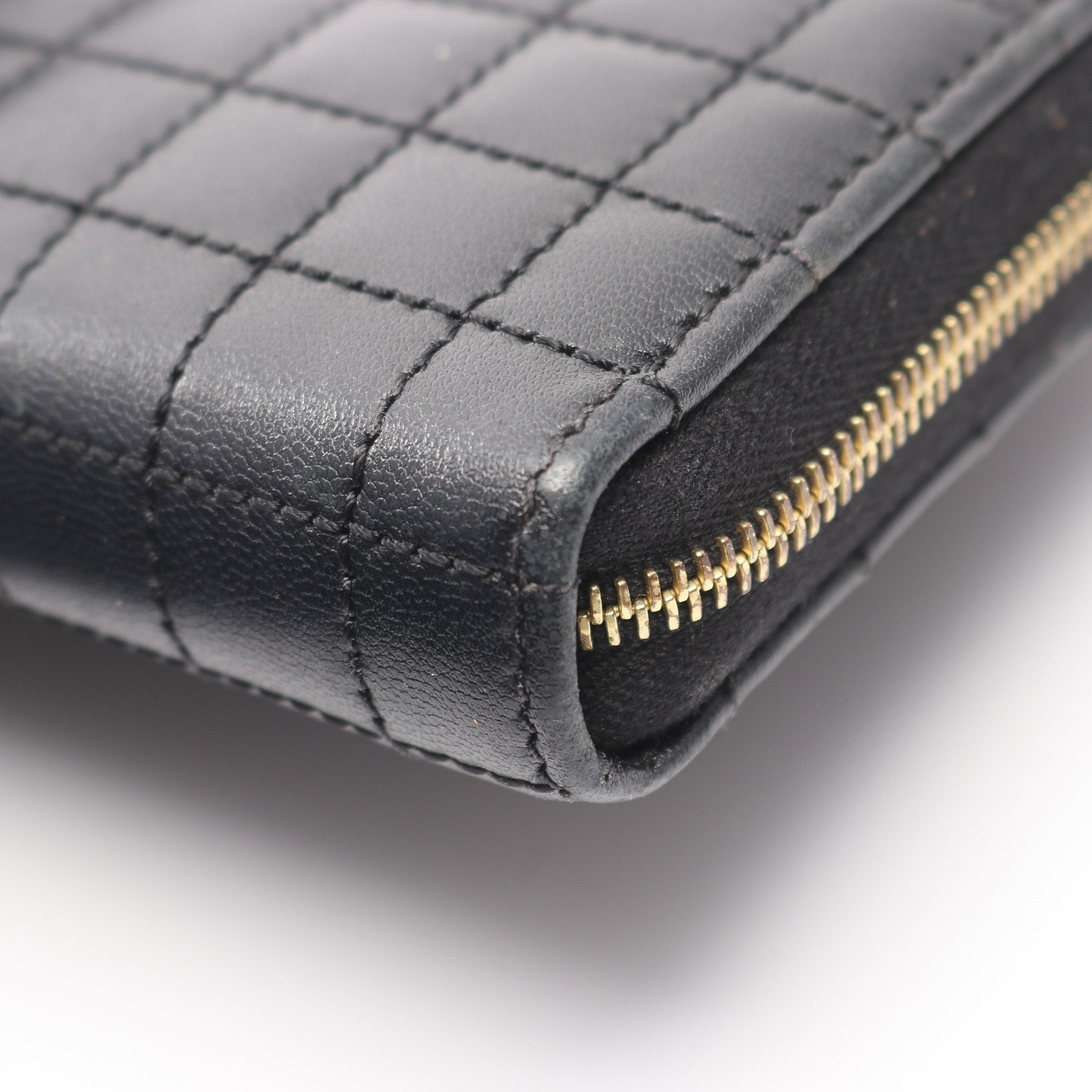 Cチャーム ラージジップドウォレット ラウンドファスナー長財布 レザー