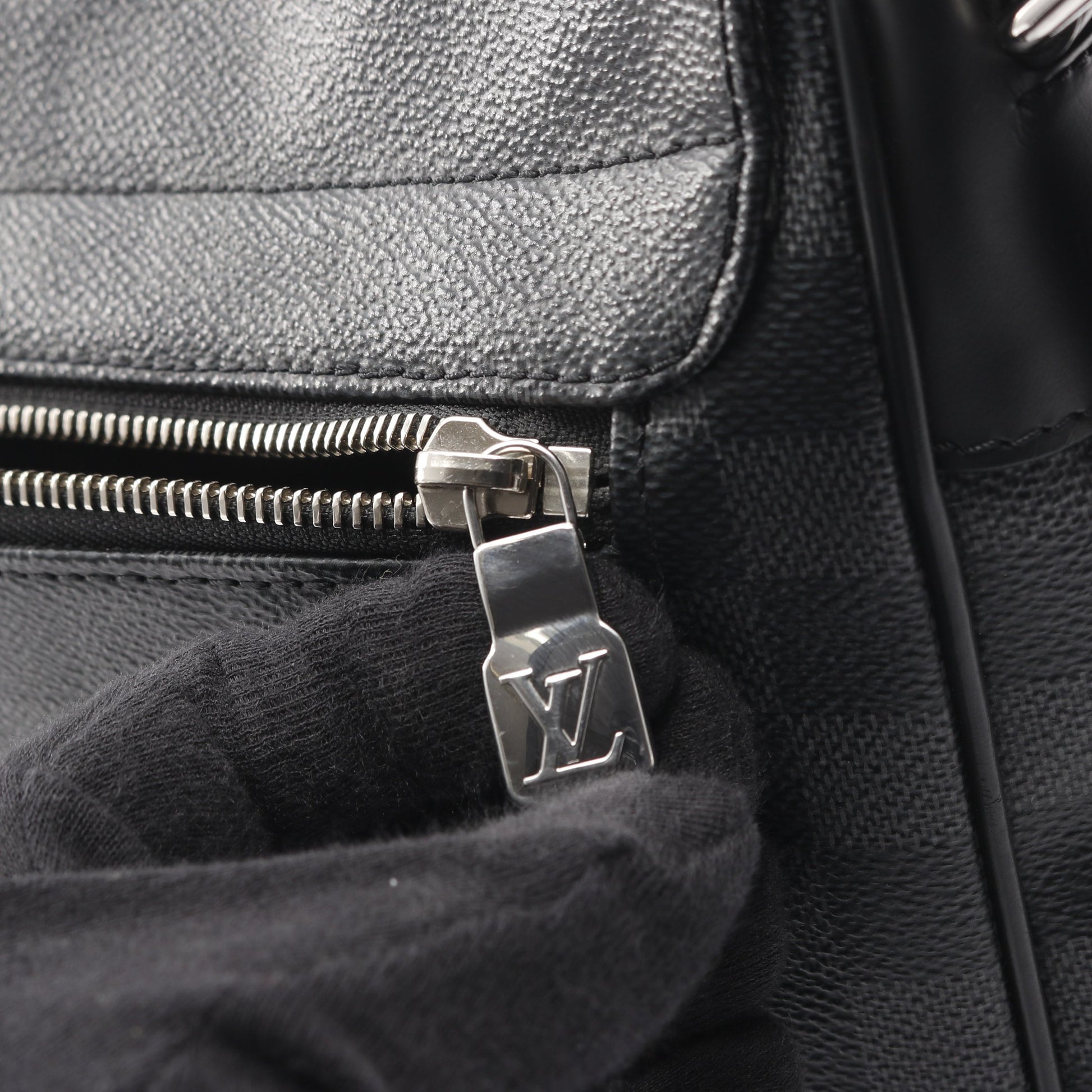 ディストリクト MM NM ダミエグラフィット ショルダーバッグ PVC レザー ブラック ルイヴィトン バッグ LOUIS VUITTON