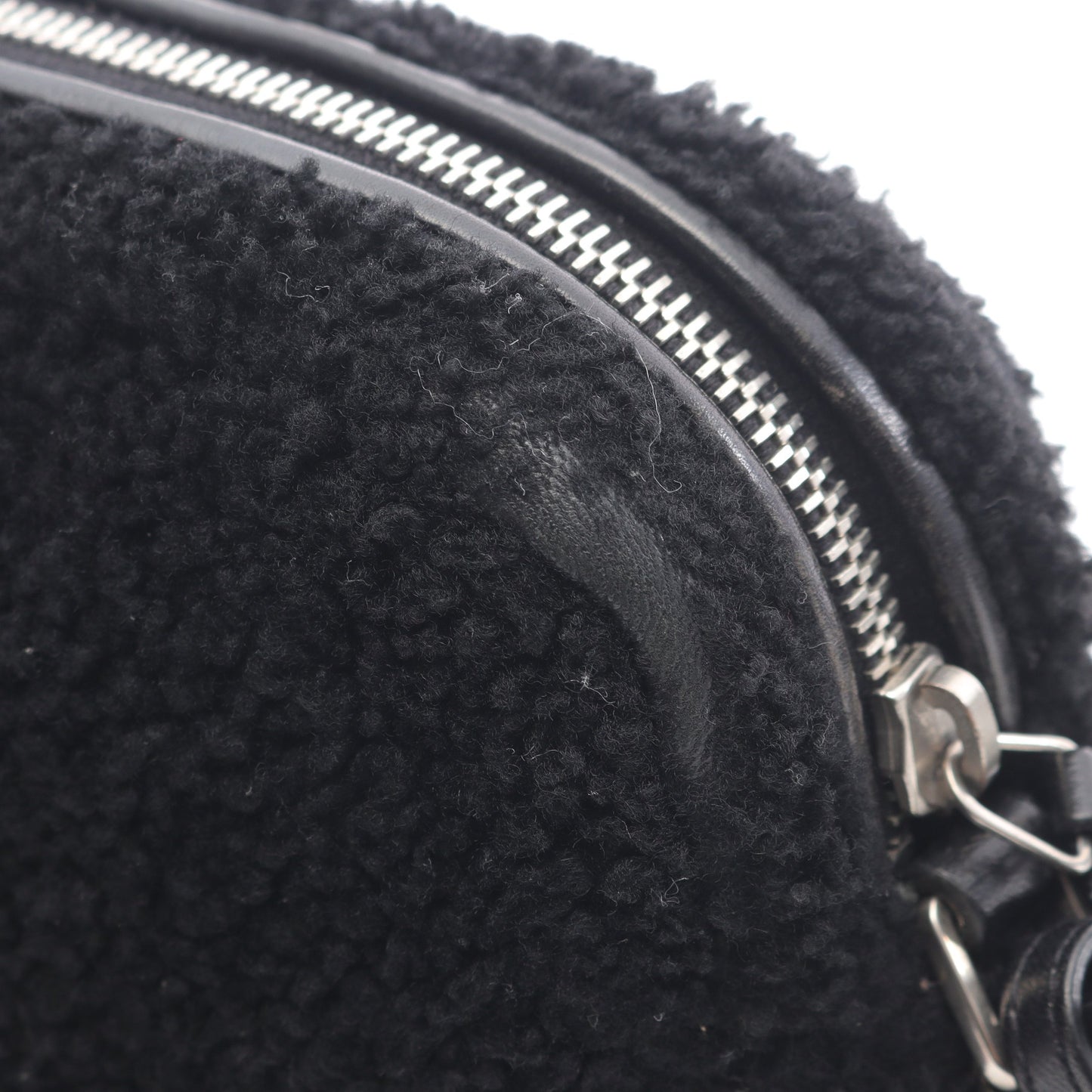 LOU CAMERA BAG ルー カメラバッグ ショルダーバッグ ボア レザー ブラック サンローランパリ バッグ SAINT LAURENT PARIS