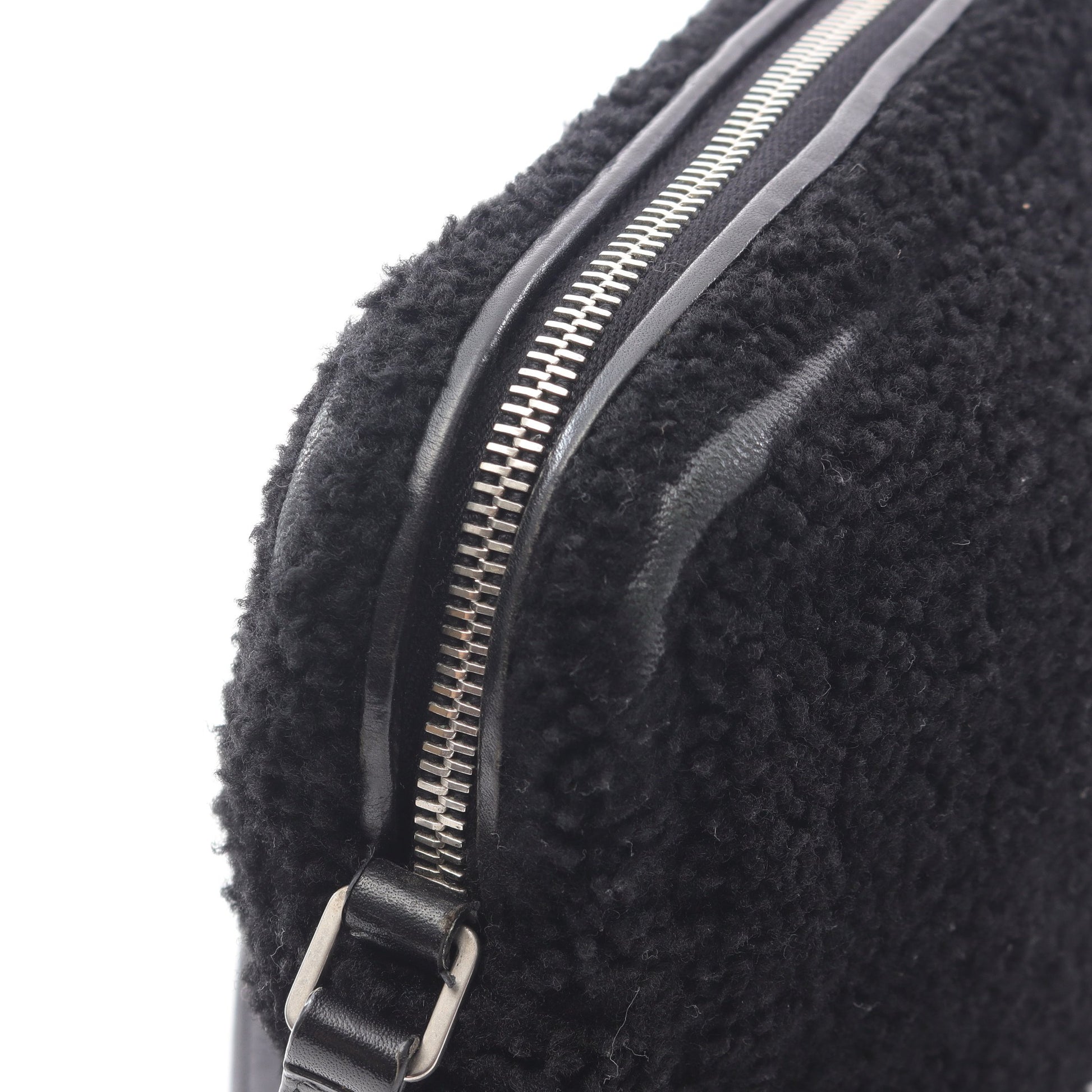 LOU CAMERA BAG ルー カメラバッグ ショルダーバッグ ボア レザー ブラック サンローランパリ バッグ SAINT LAURENT PARIS