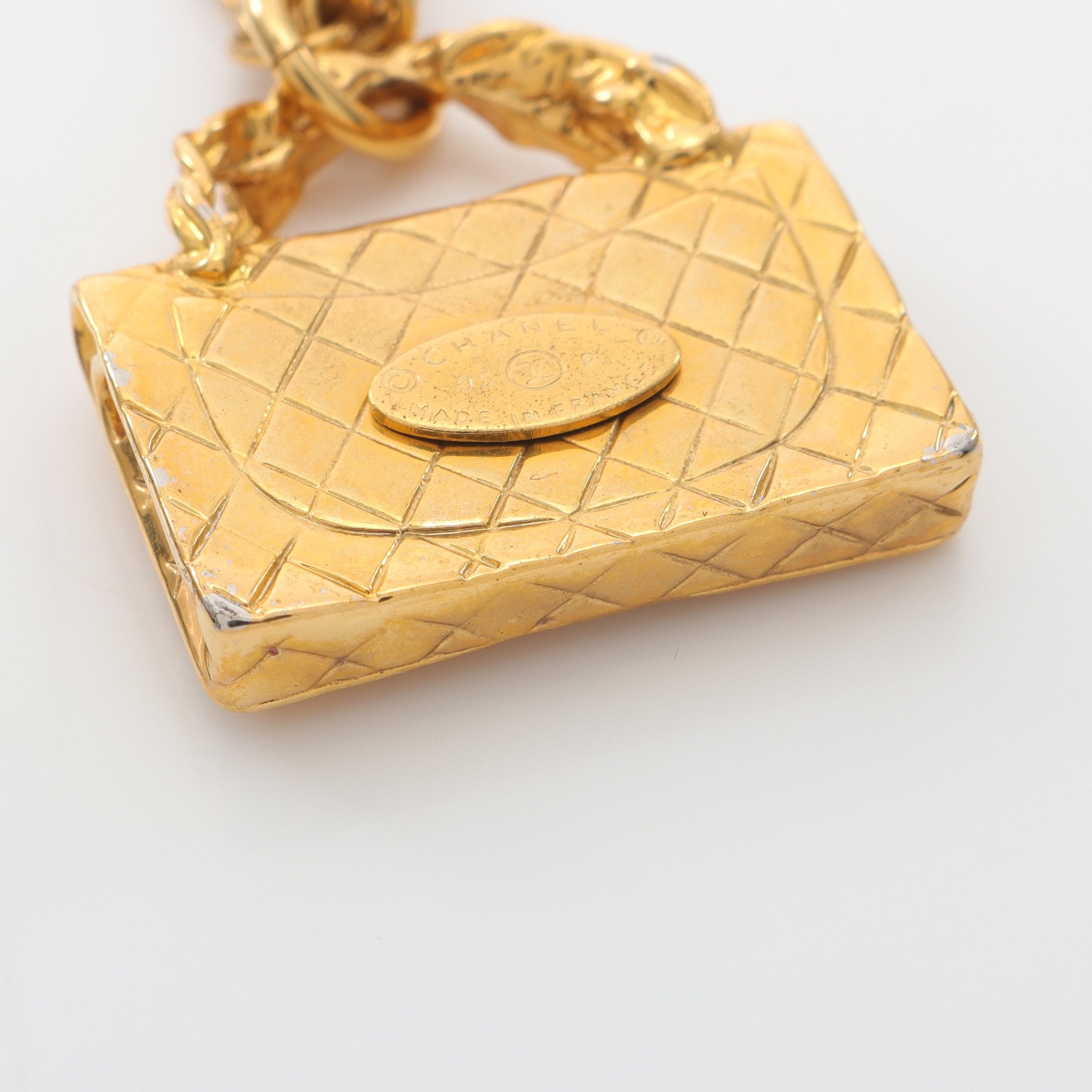マトラッセ バッグモチーフ ネックレス GP ゴールド 95P シャネル – RECLO マトラッセ バッグモチーフ ネックレス GP ゴールド 95P シャネル – RECLO