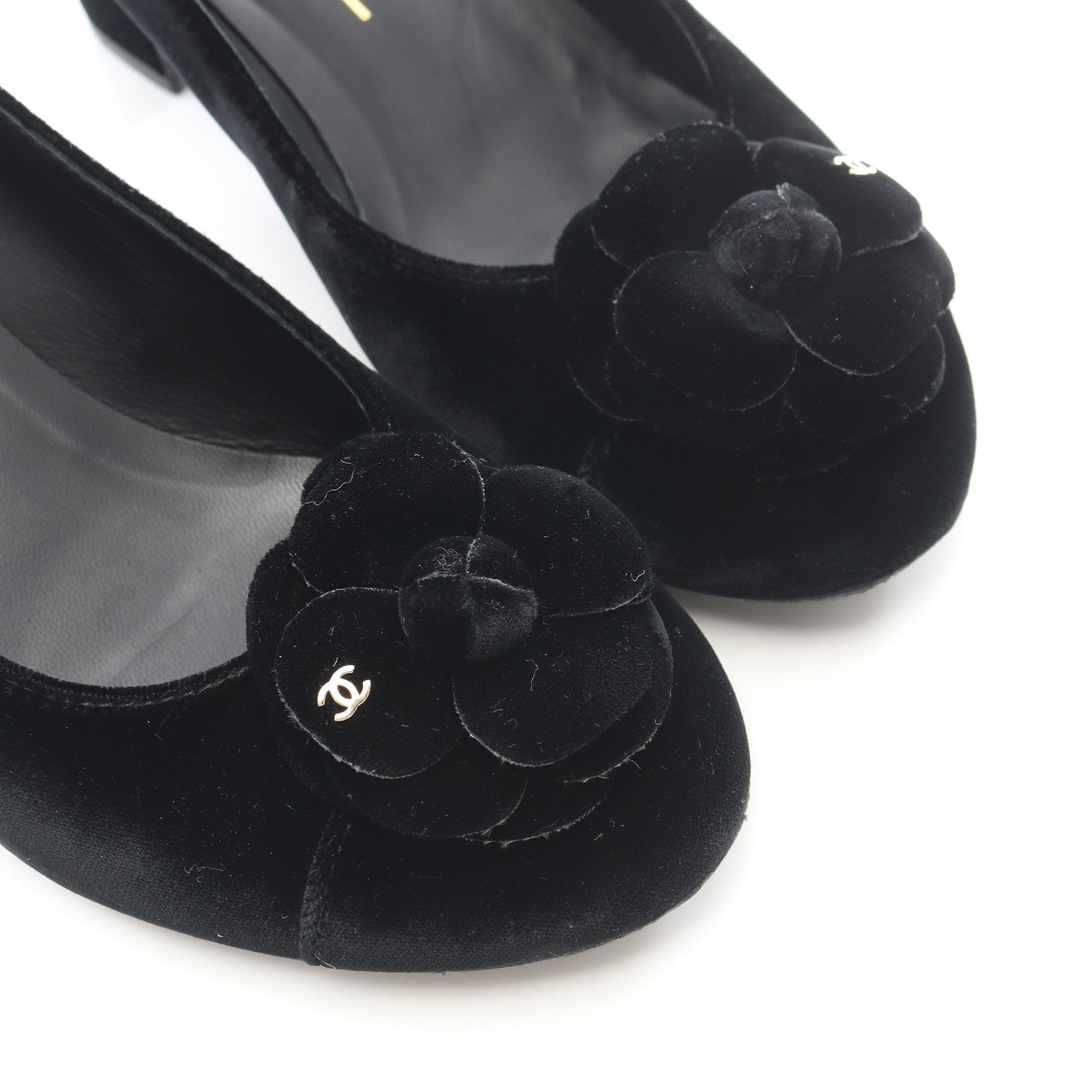 CHANEL　シャネル　カメリア　パンプス　ココマーク　ブラック　黒　38 カメリア ココマーク パンプス ベロア ブラック シャネル – RECLO