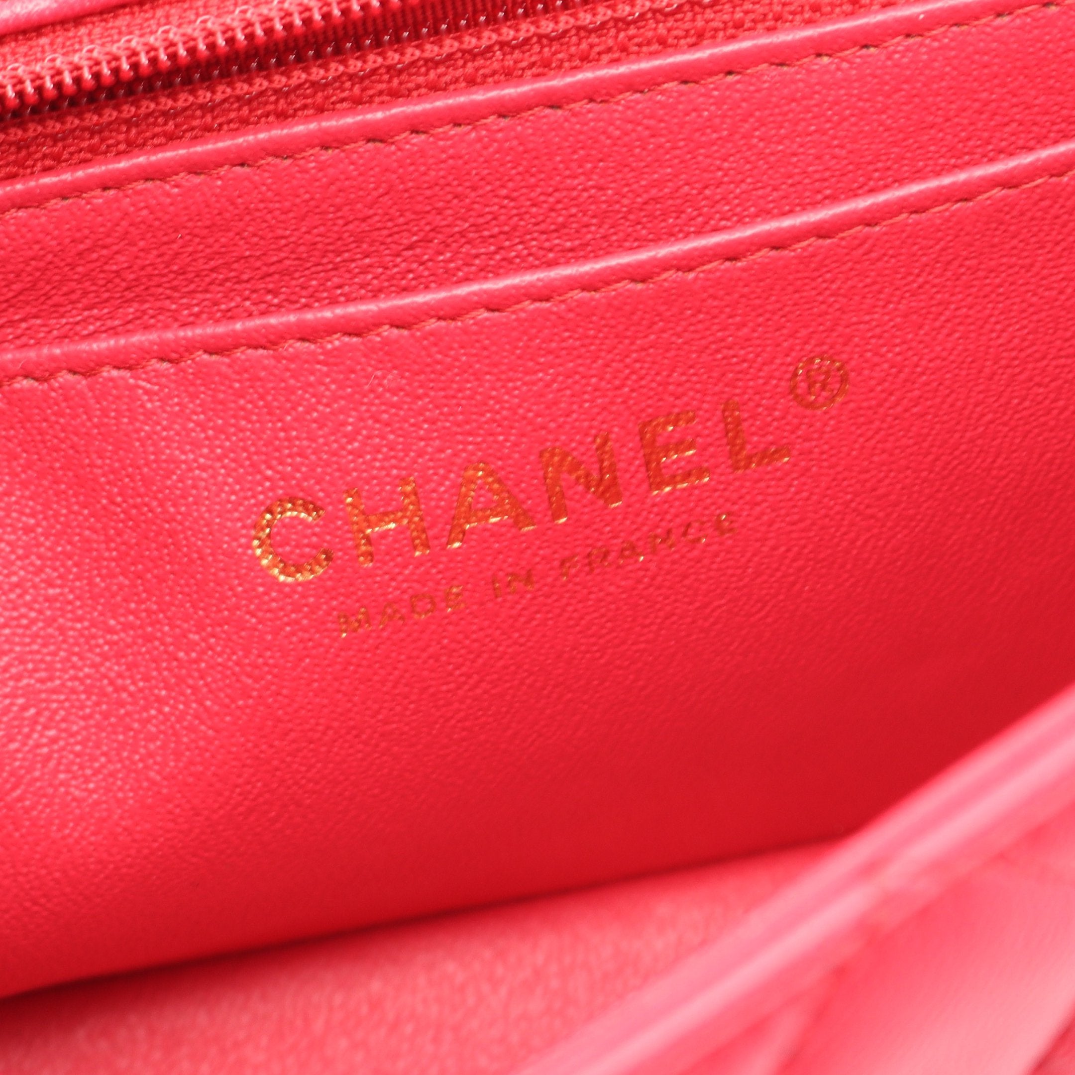 CHANEL(シャネル) ショルダーバッグ美品  ミニマトラッセ A69900 レッド チェーンショルダー/ゴールド金具 ラムスキン CHANEL シャネル ミニマトラッセ20 チェーン ショルダーバッグ レッド