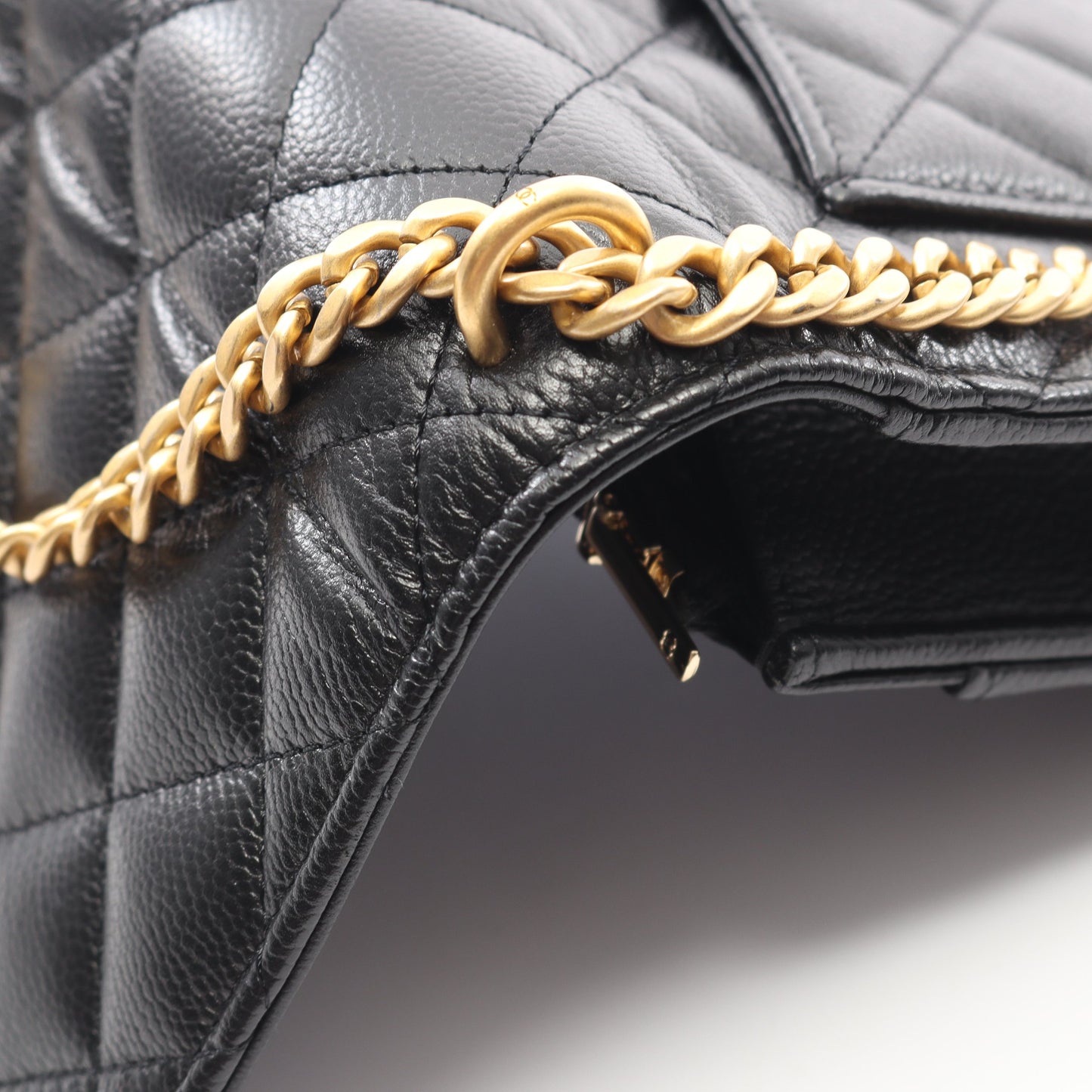 マトラッセ チェーンショルダーバッグ キャビアスキン ブラック ゴールド金具 シャネル バッグ CHANEL