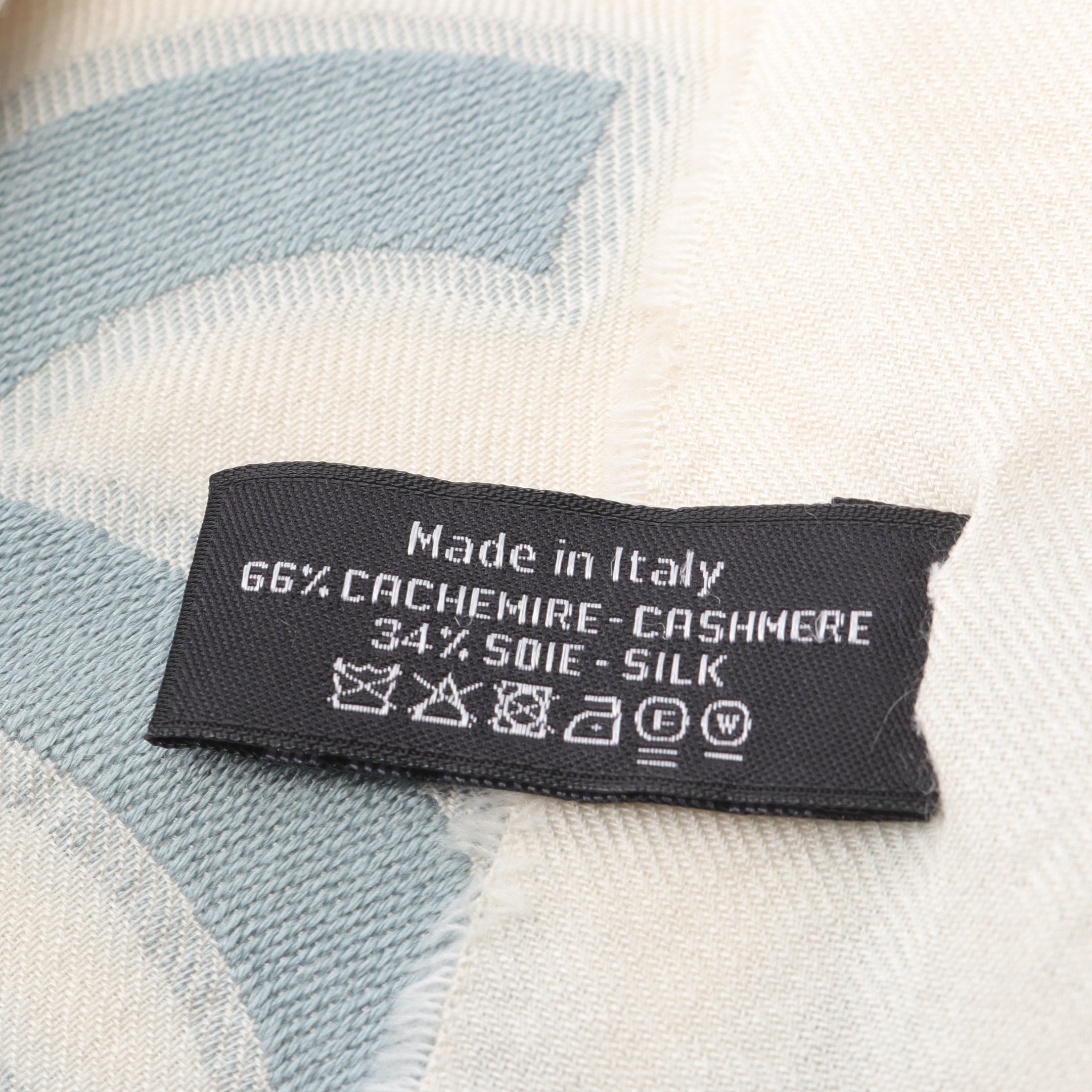 超レア　ビンテージ　シャネル　ココマーク　カットソー　スカイブルー　現物確認ok CHANEL シャネル COCOマーク カシミア ストール 水色 【公式通販】