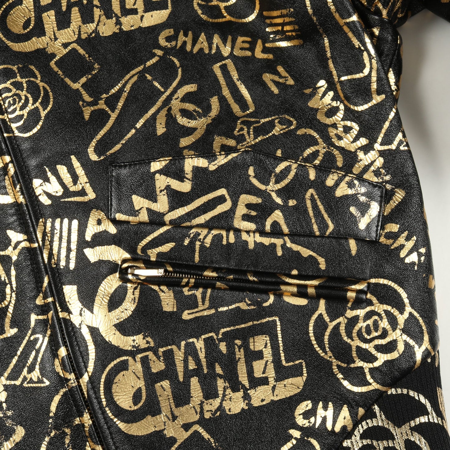 ブルゾン 総柄 レザー ブラック ゴールド シャネル アウター CHANEL
