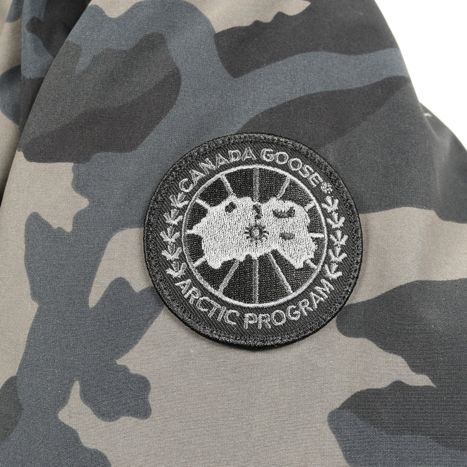 CHATEAU PARKA BLACK LABEL シャトー パーカー ダウンジャケット カモフラージュ コットン ブラック マルチカラー フード付き カナダグース アウター CANADA GOOSE