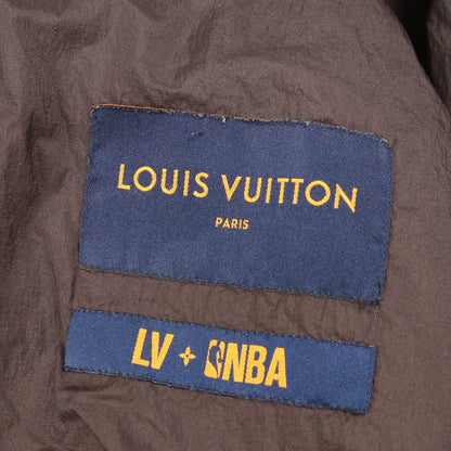 LOUIS VUITTON × NBA ジャケット ブルゾン ナイロン ブラウン マルチカラー 中綿 フード付き ルイヴィトン アウター LOUIS VUITTON