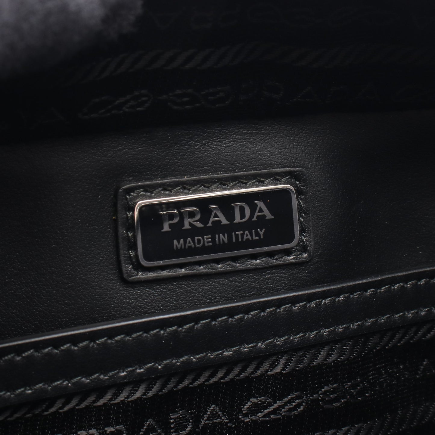 ショルダーバッグ レザー ブラック プラダ バッグ PRADA