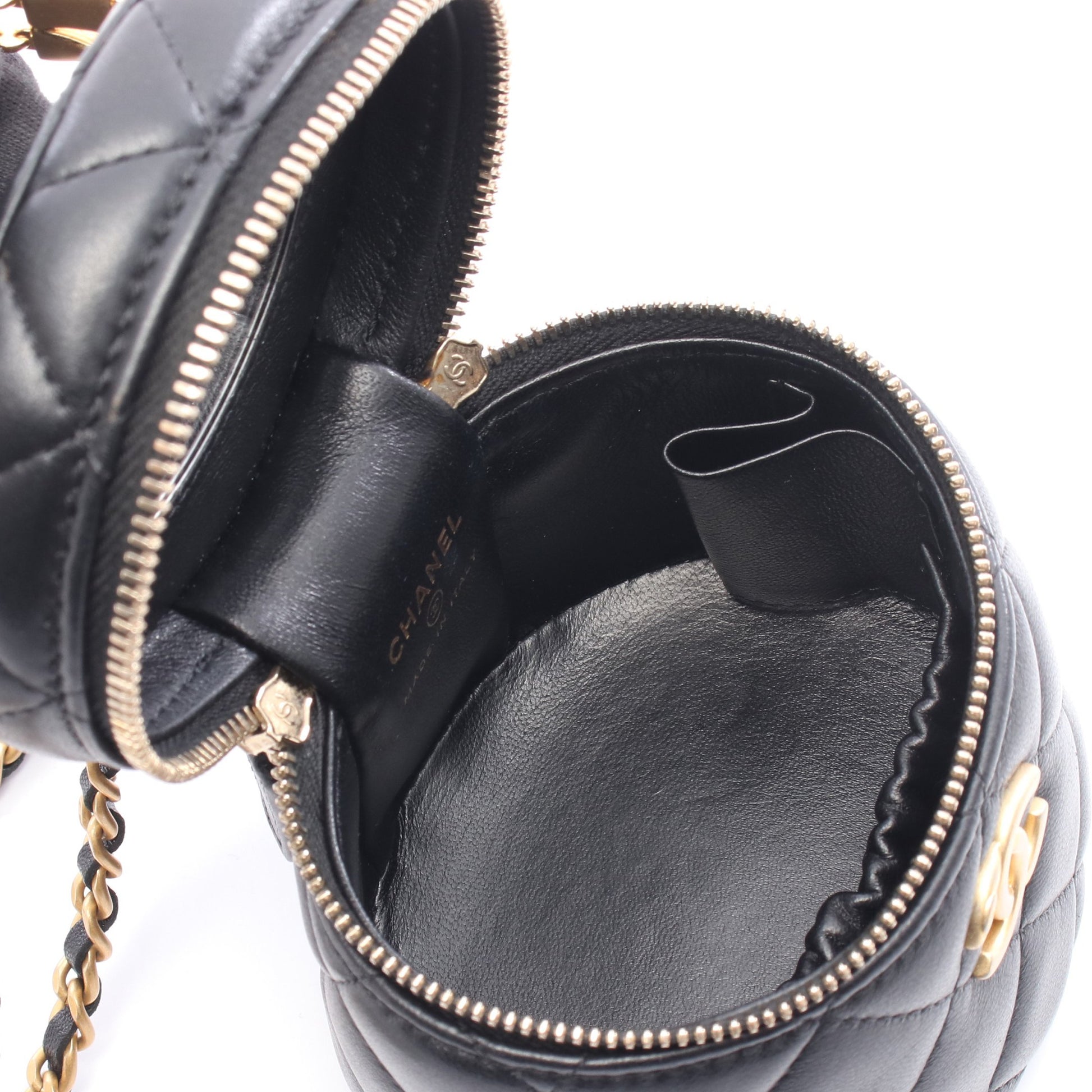マトラッセ バニティ チェーンショルダーバッグ ラムスキン ブラック ゴールド金具 シャネル バッグ CHANEL