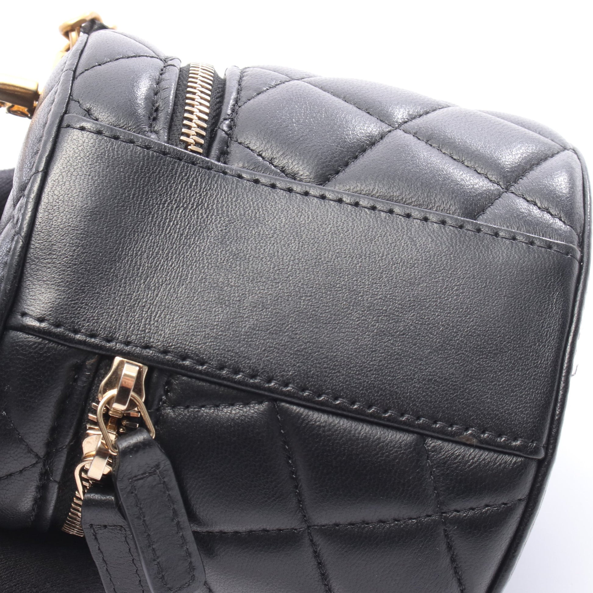 マトラッセ バニティ チェーンショルダーバッグ ラムスキン ブラック ゴールド金具 シャネル バッグ CHANEL