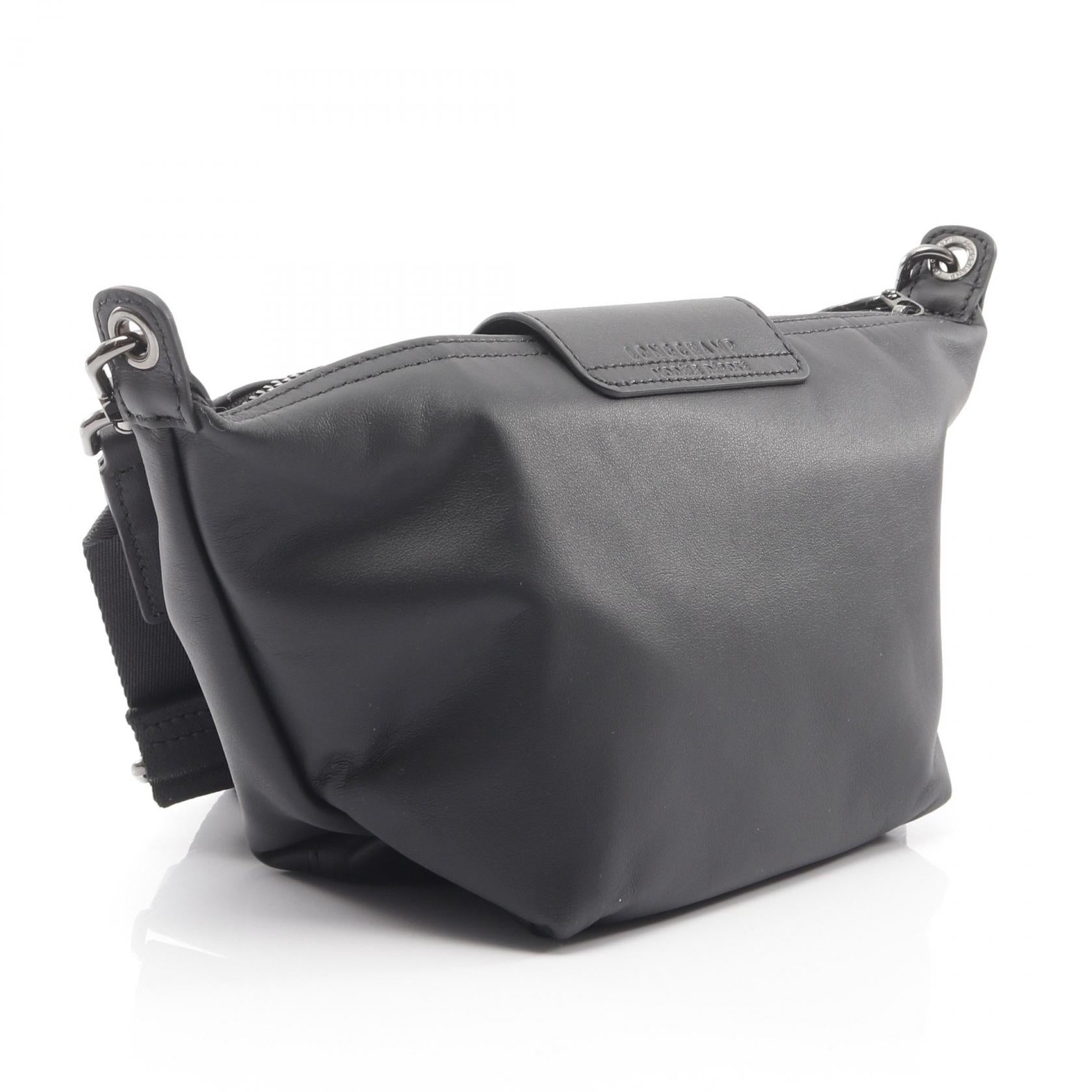 Le Pliage Xtra XS ル プリアージュ エクストラ クロスボディバッグ ショルダーバッグ レザー ブラック ロンシャン バッグ LONGCHAMP
