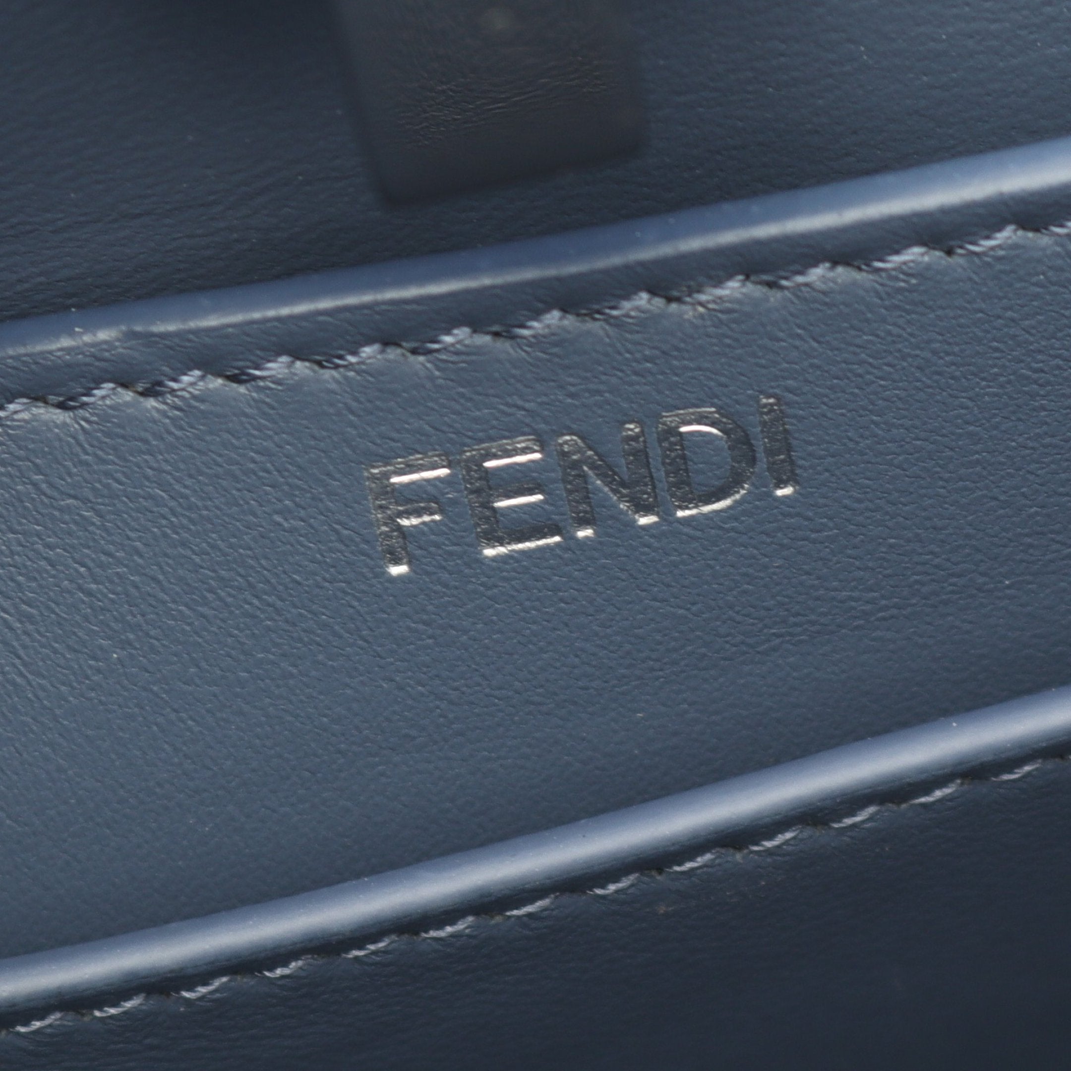 新品同様【フェンディ】ピーカブー　アイシーユー　スモール　2way ハンドバッグ フェンディ ピーカブー アイシーユー スモール レザー 2WAY