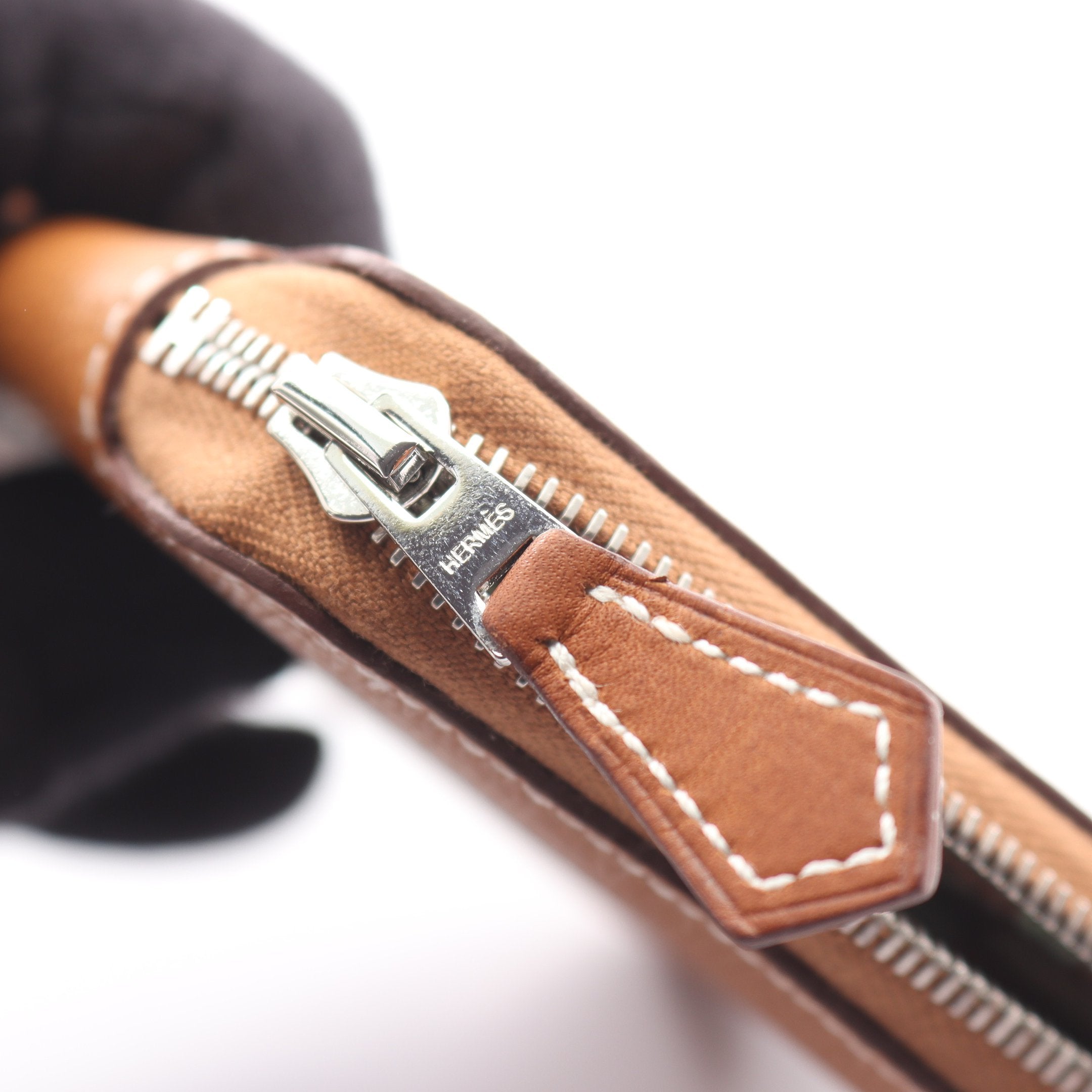 アザップコンパクト シルクイン ゴールド ラウンドファスナー財布