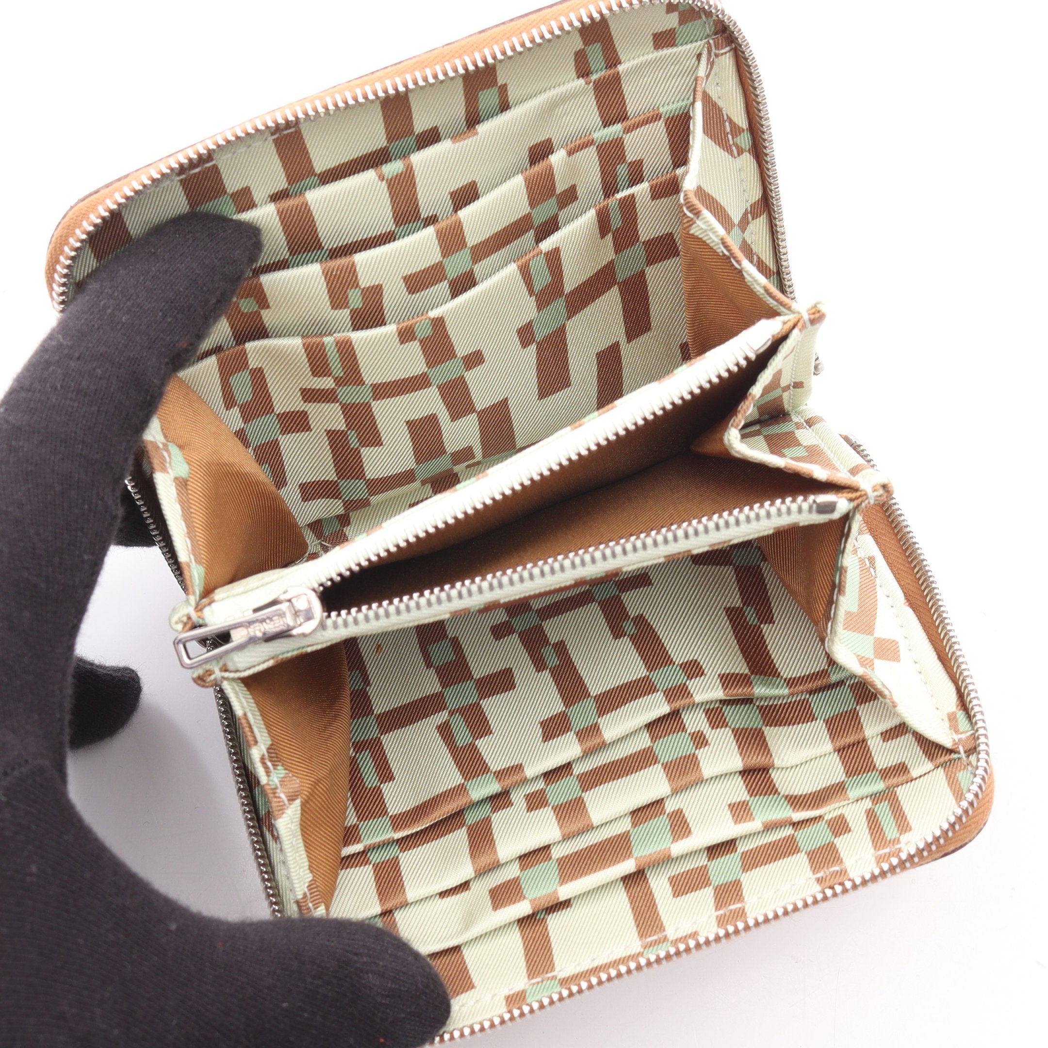 アザップコンパクト シルクイン ゴールド ラウンドファスナー財布