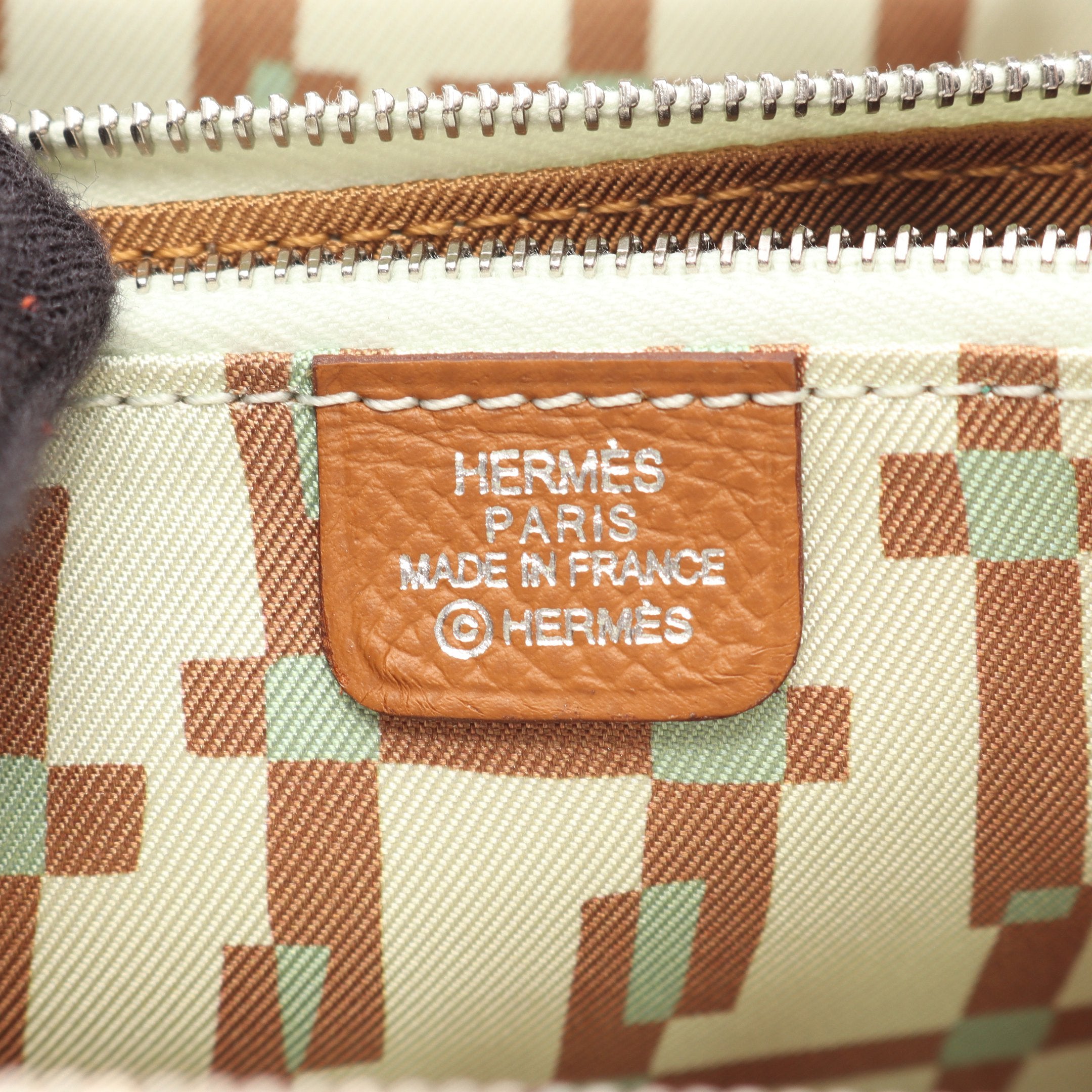 アザップコンパクト シルクイン ゴールド ラウンドファスナー財布