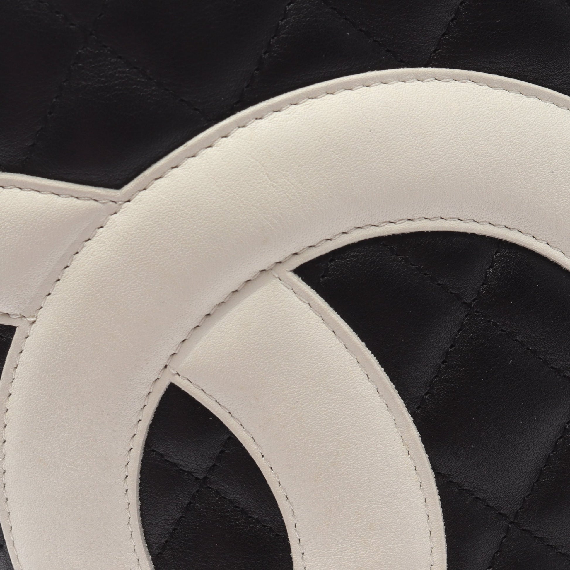 カンボンライン ラージ ショルダーバッグ トートバッグ ラムスキン ブラック ホワイト シルバー金具 シャネル バッグ CHANEL