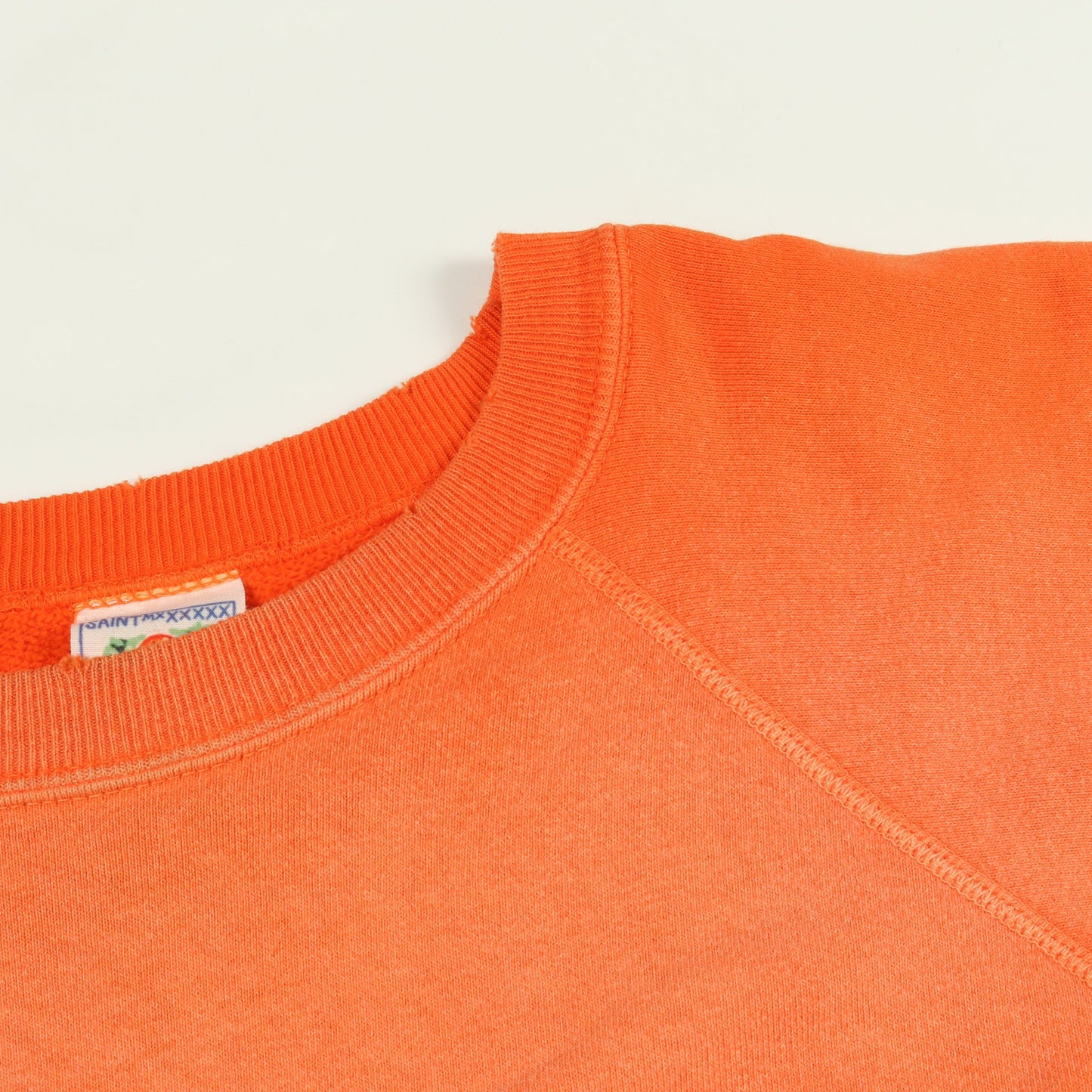 スウェットシャツ クルーネック プリント コットン オレンジ ヴィンテージ加工 ユーズド加工 セント マイケル トップス SAINT MICHAEL