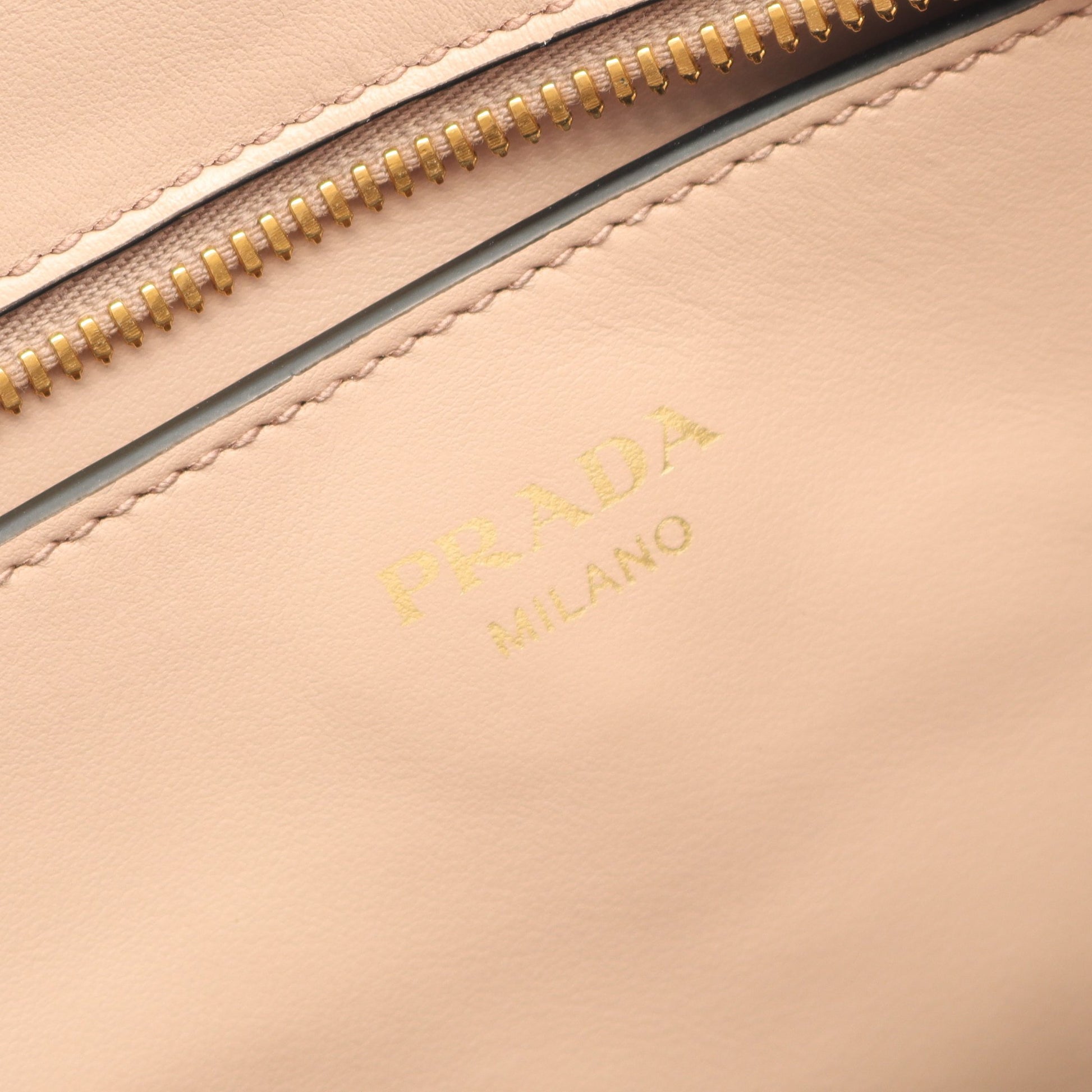 ハンドバッグ トートバッグ サフィアーノレザー ピンクベージュ 2WAY プラダ バッグ PRADA